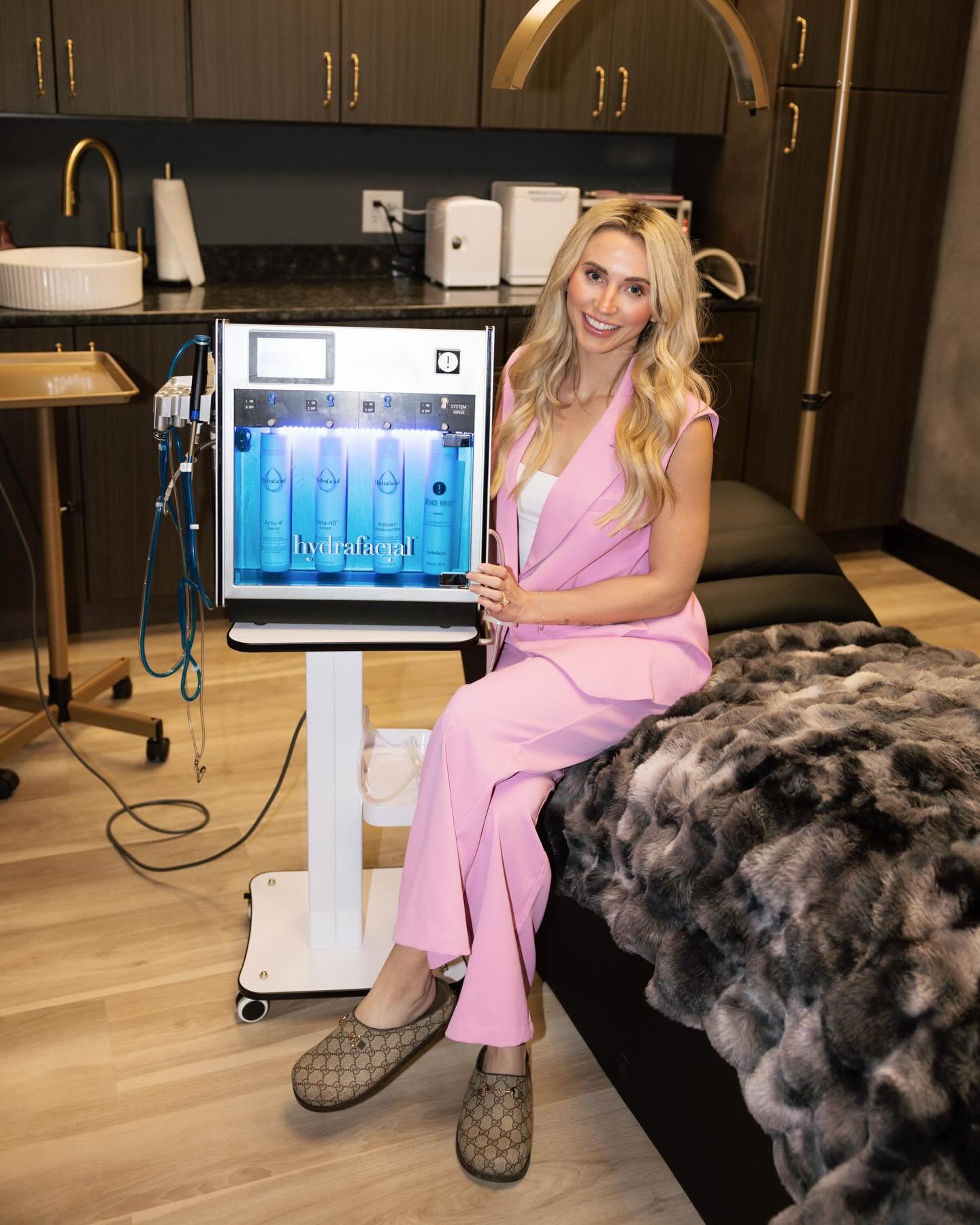 @hydrafacial keeping all my clients skin healthy + hydrated ✨🌸