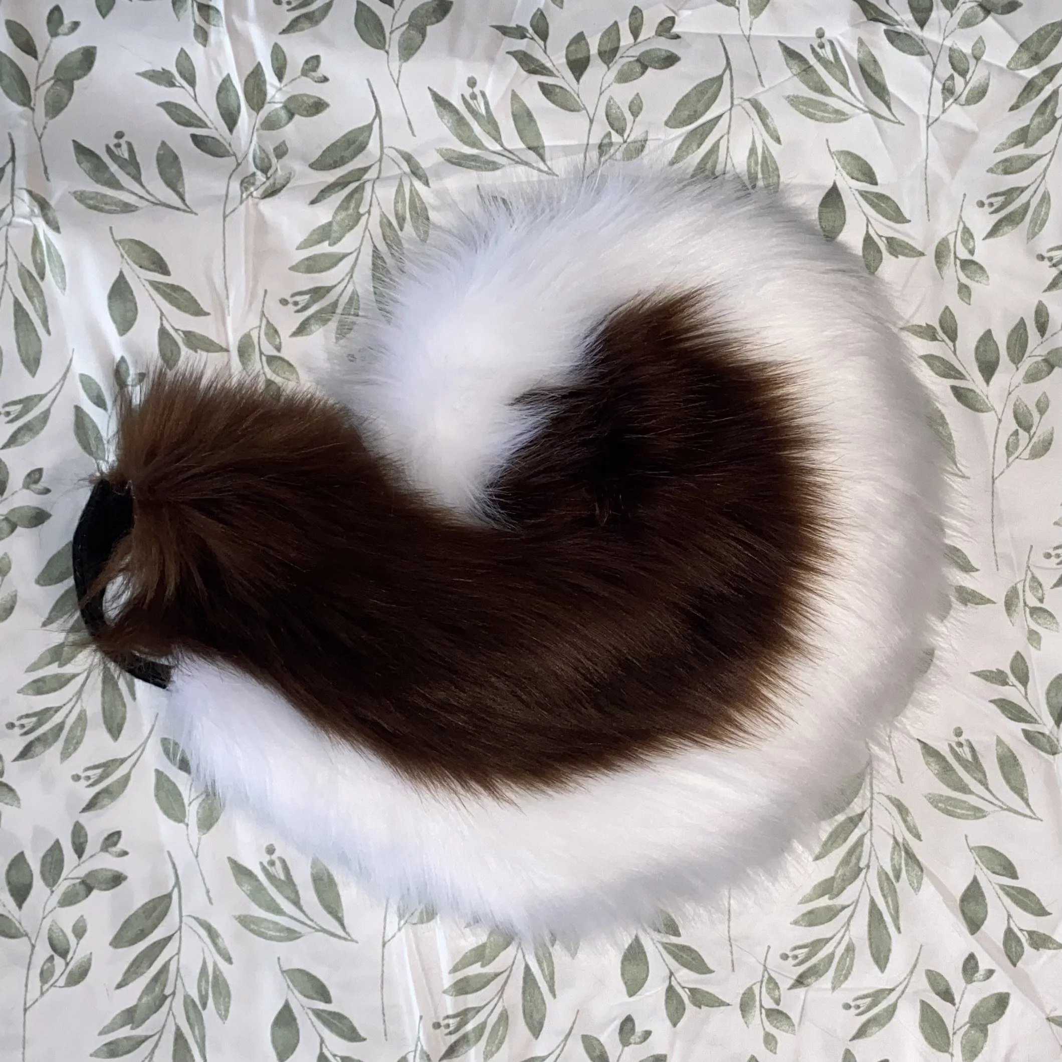 B5/B7- 20-22” Tail Sleeve: Dark Brown w/ White Bottom Full Curl