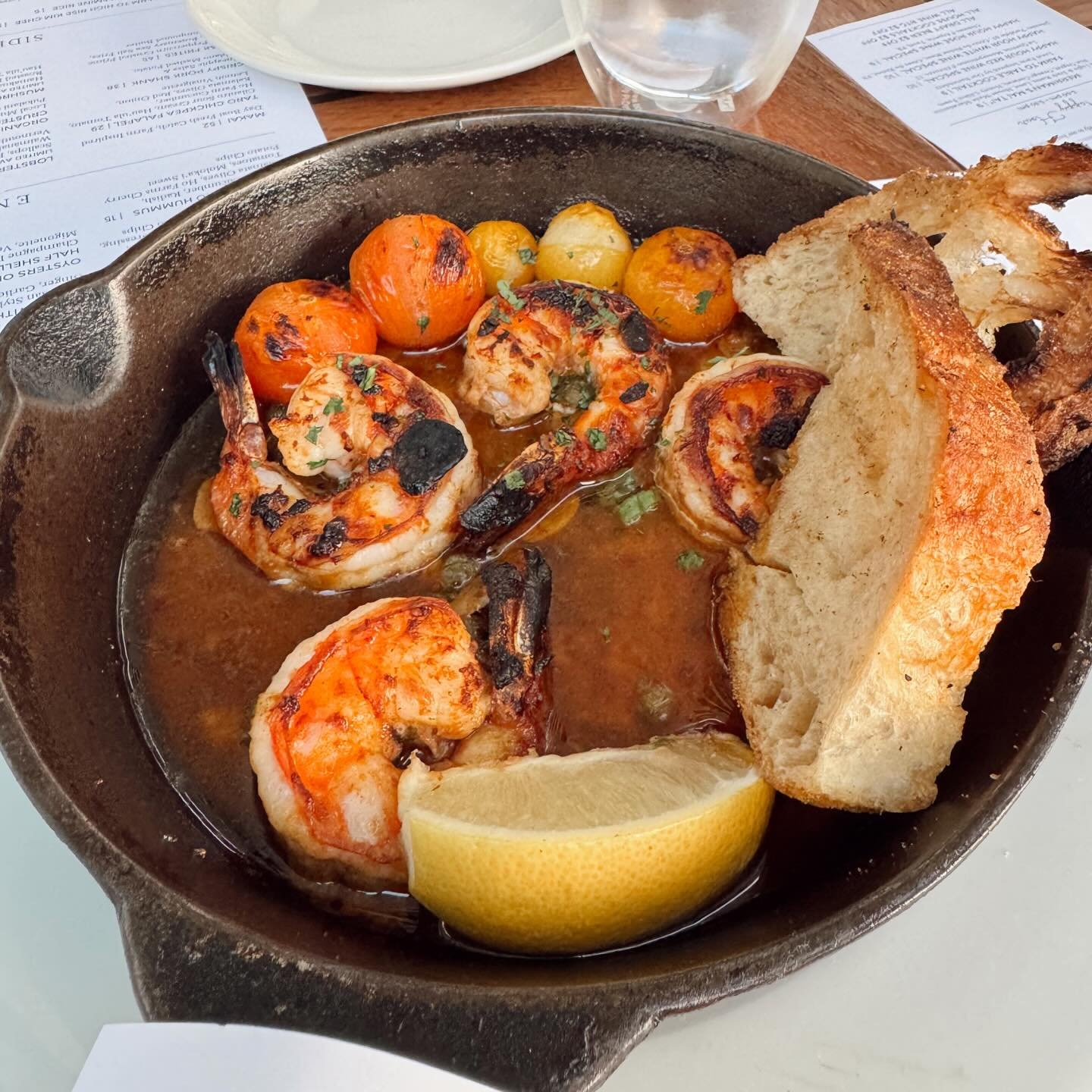 Island flavors done right 🌊✨ Kalua pig quesadilla, garlic roasted wild shrimp, shrimp &amp; ahi nightly special, taro root falafel&mdash;and cocktails that deserve their own moment. Seriously, I&rsquo;ll be dreaming about the mai tai and a honu worl