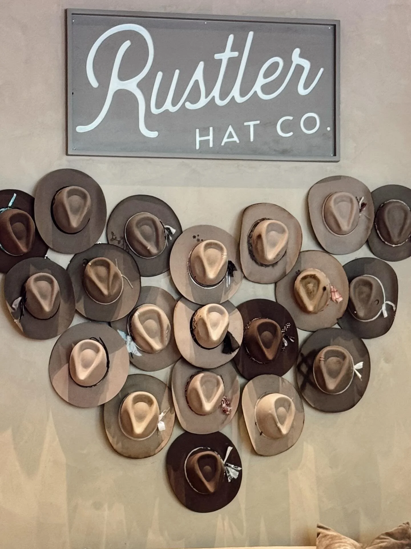 Finding the ultimate summer hat was my goal, and I searched the internet before our Nashville trip last week to find something uniquely me. That's when I discovered @rustlerhatco and fell head over heels for their style and process! Creating my own c