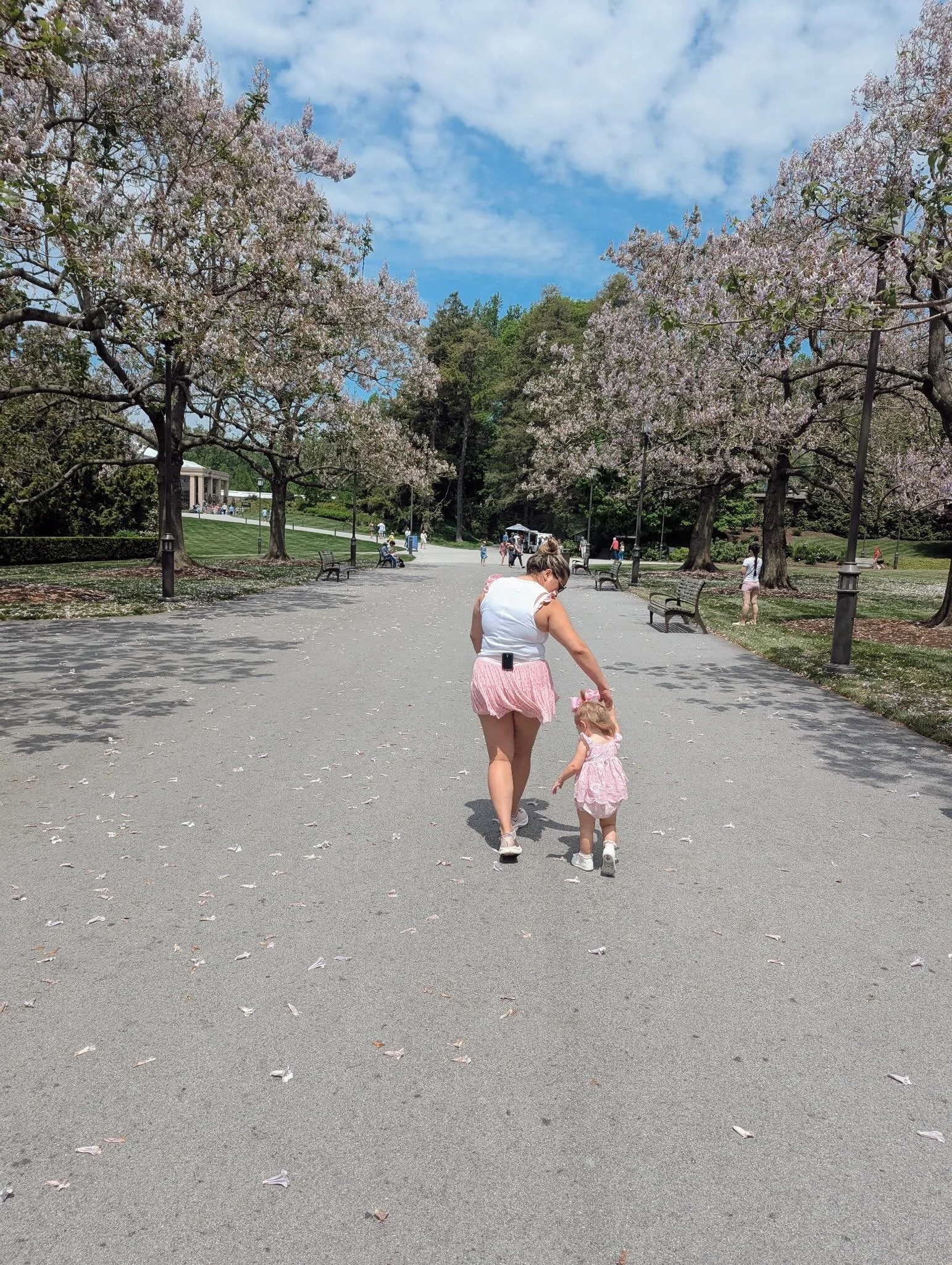 always a fun day to explore @longwoodgardens 🌷
.
.
.
#philly #pennsylvania #family #familyfriendly #longwoodgardens