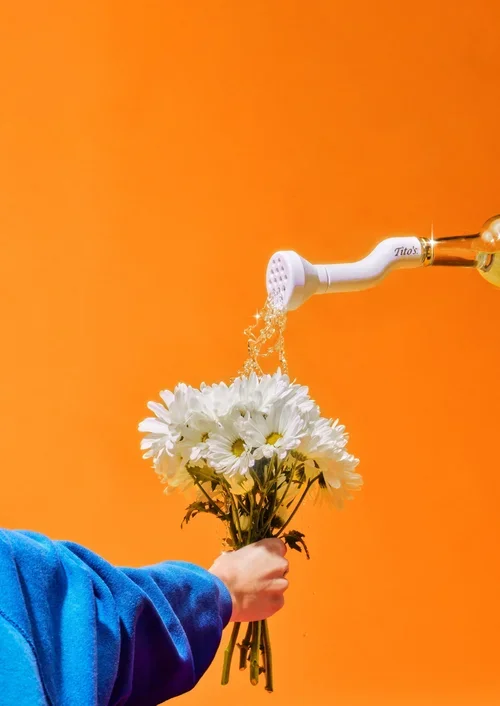 2022212022_Titos_DryJan_4_Flowers_RET_jh_r02_uncropped.webp