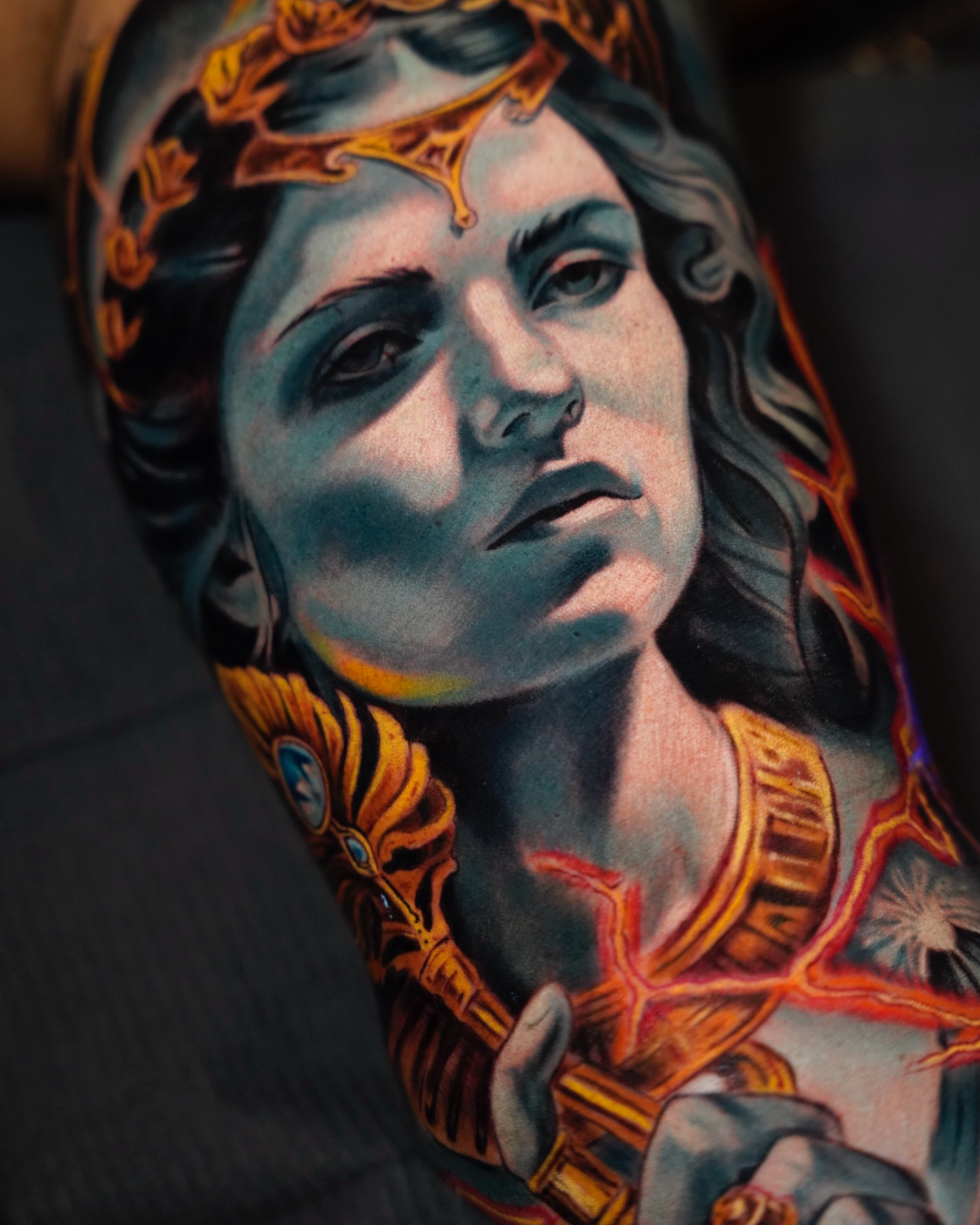 
Fine realism portrait with classical influences and warm accent tones. Balanced composition focused on depth, skin texture, and sculptural lighting for long-term aging.