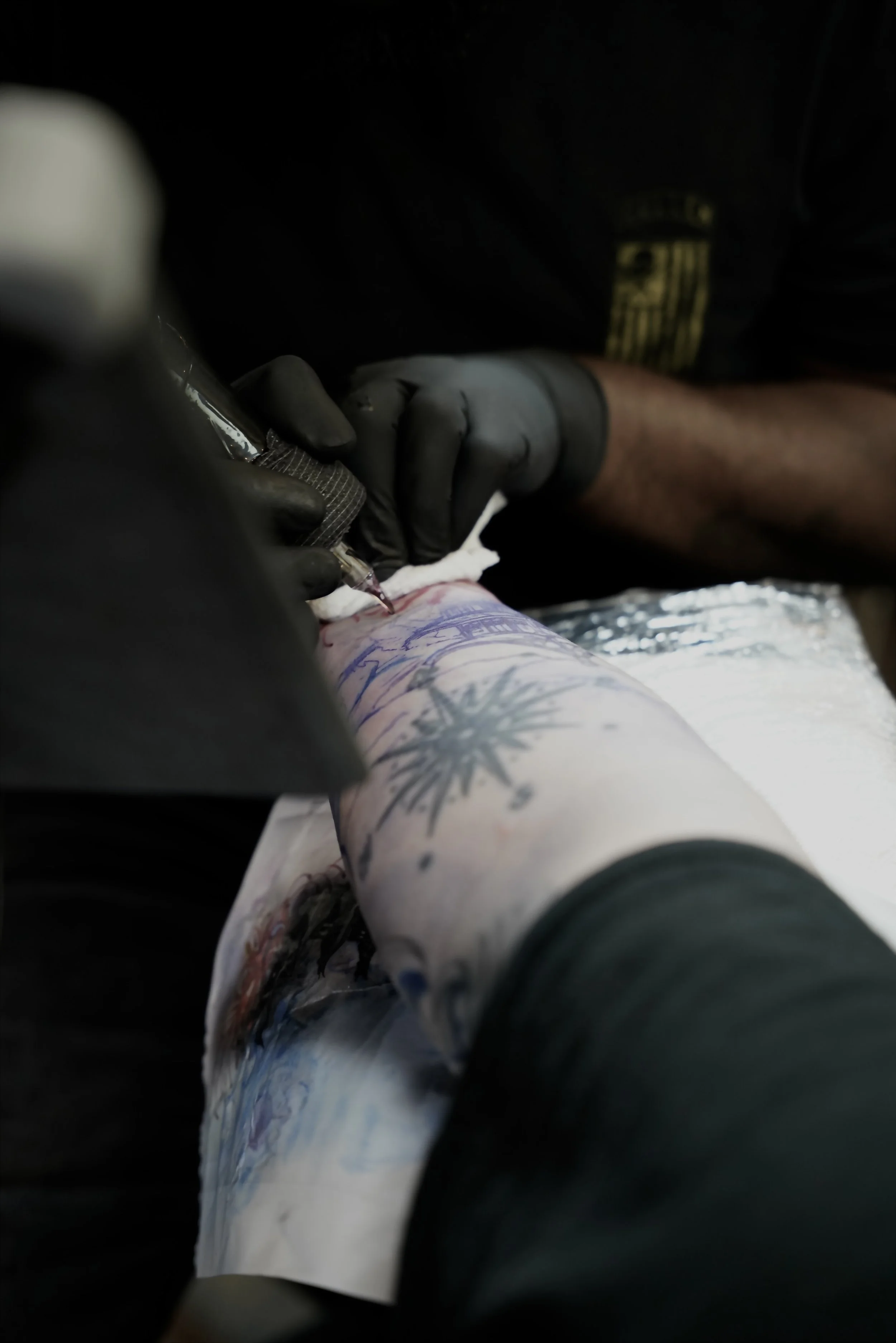 Close-up of a tattoo artist working on a custom tattoo with a tattoo machine at Black Nova Tattoo Collective in Miami, highlighting precision, technique, and craftsmanship.