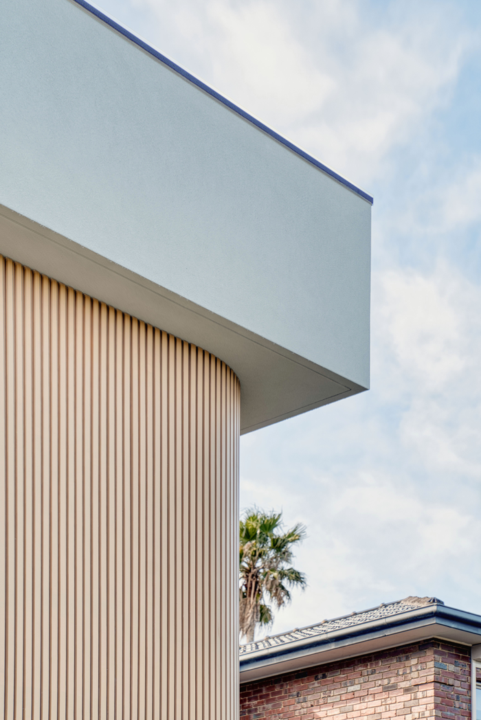 Modern custom home exterior by Auburn Building in Patterson Lakes, vertical timber classing, timeless curved edges and modern colour palette.