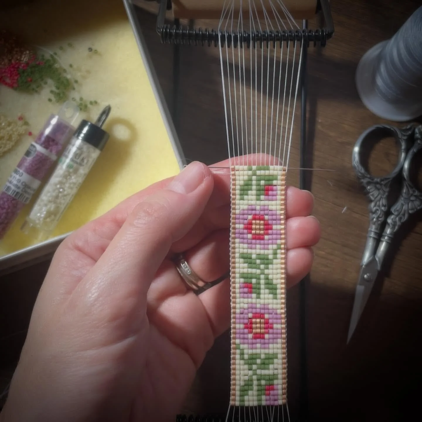 It&rsquo;s been a while, but my bead weaving loom wanted to make an appearance, tonight. I seriously don&rsquo;t know what compels me to switch on and off between crafts the way I do. But here we are. 🤷🏻&zwj;♀️🤣

Pattern by FancyBeadPattern on Ets