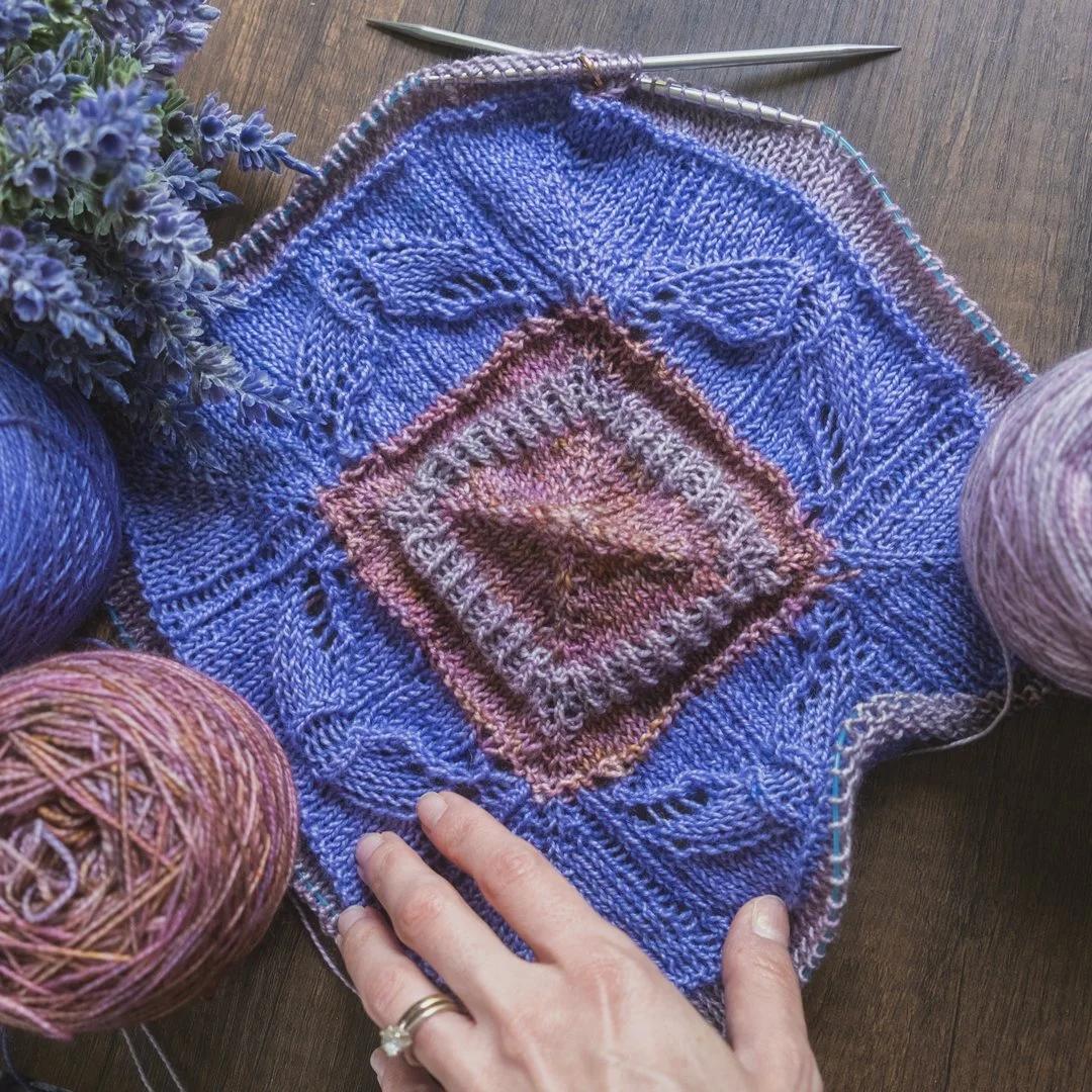 Oh my stars ... I think my knitting mojo has officially returned. 🙌

Lately, I've been having fun exploring other crafts like crochet, weaving, spinning and beadwork. Obviously, knitting has and forever will be my first crafting love and coming back