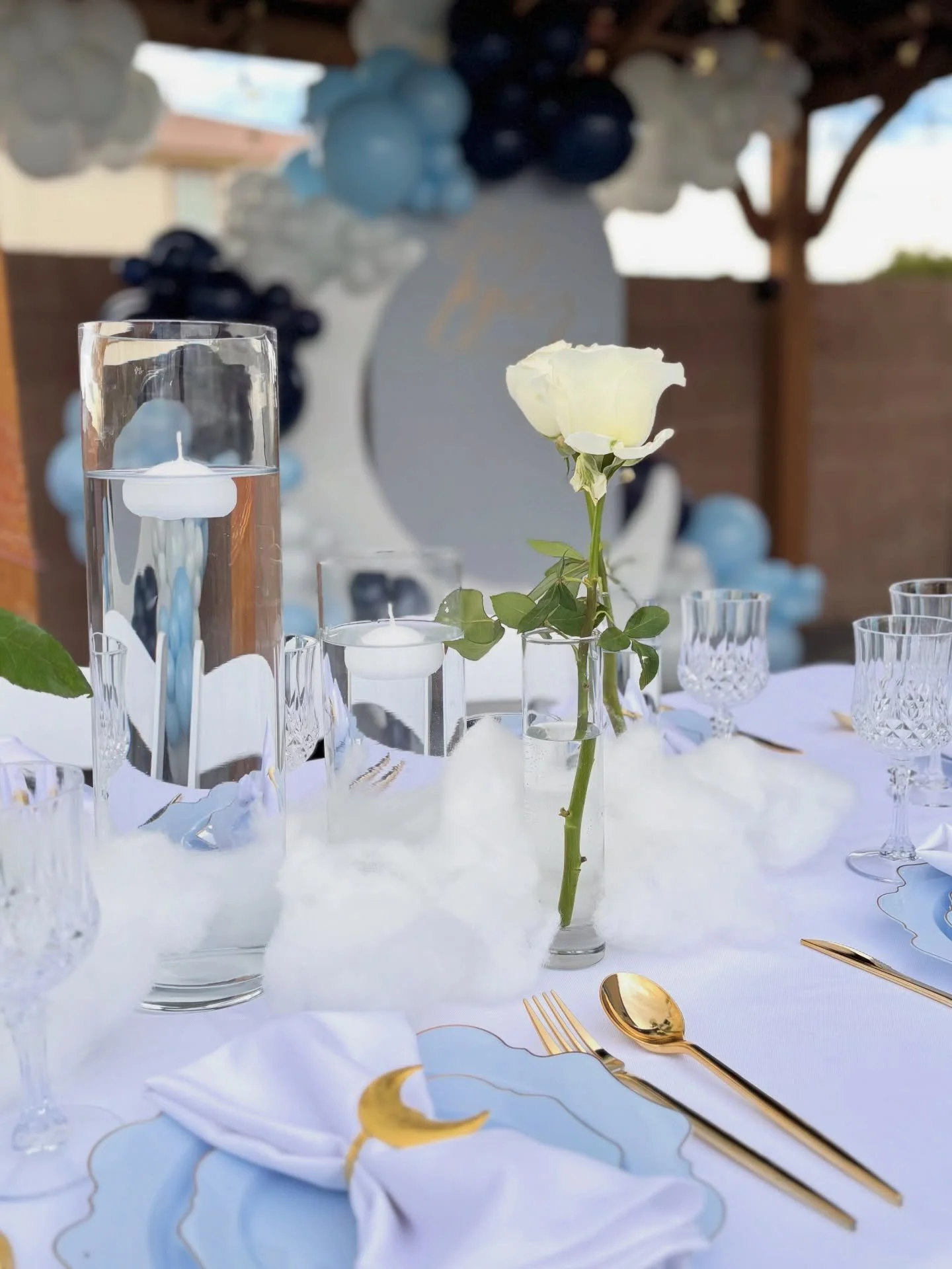 ☁️ Soft Cloud - Delicate Petals - Floating candles 🕯️
Everything is reunited to Celebrate Love &amp; Family

Design &amp; Decor : @marievent 
Table Setup : @marievent 

#lasvegasbabyshowe #lasvegaseventdecorator #lasvegaseventsplanner #cloudbabyshow