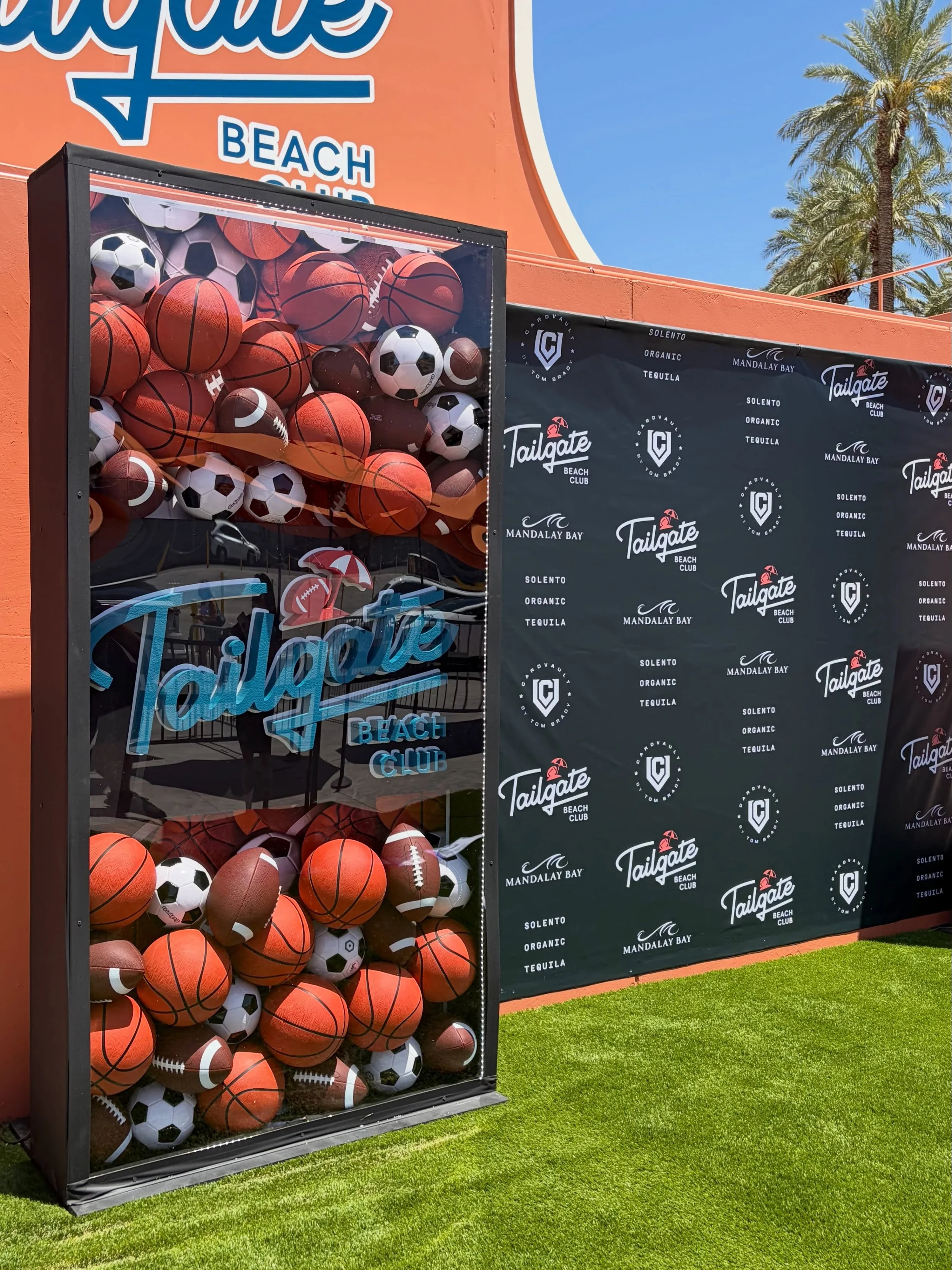 ✨Grand Opening || Make it Fun &amp; Corporate || 
Congratulation to Tailgate for this amazing &amp; successful Grand Opening ! @tailgatebeachclub 🏀🏈⚽️

Event Planner : @marievent @rachieko 
Step &amp; Repeat :  @dpilv 
Boxes : @awolproductions 
Tur