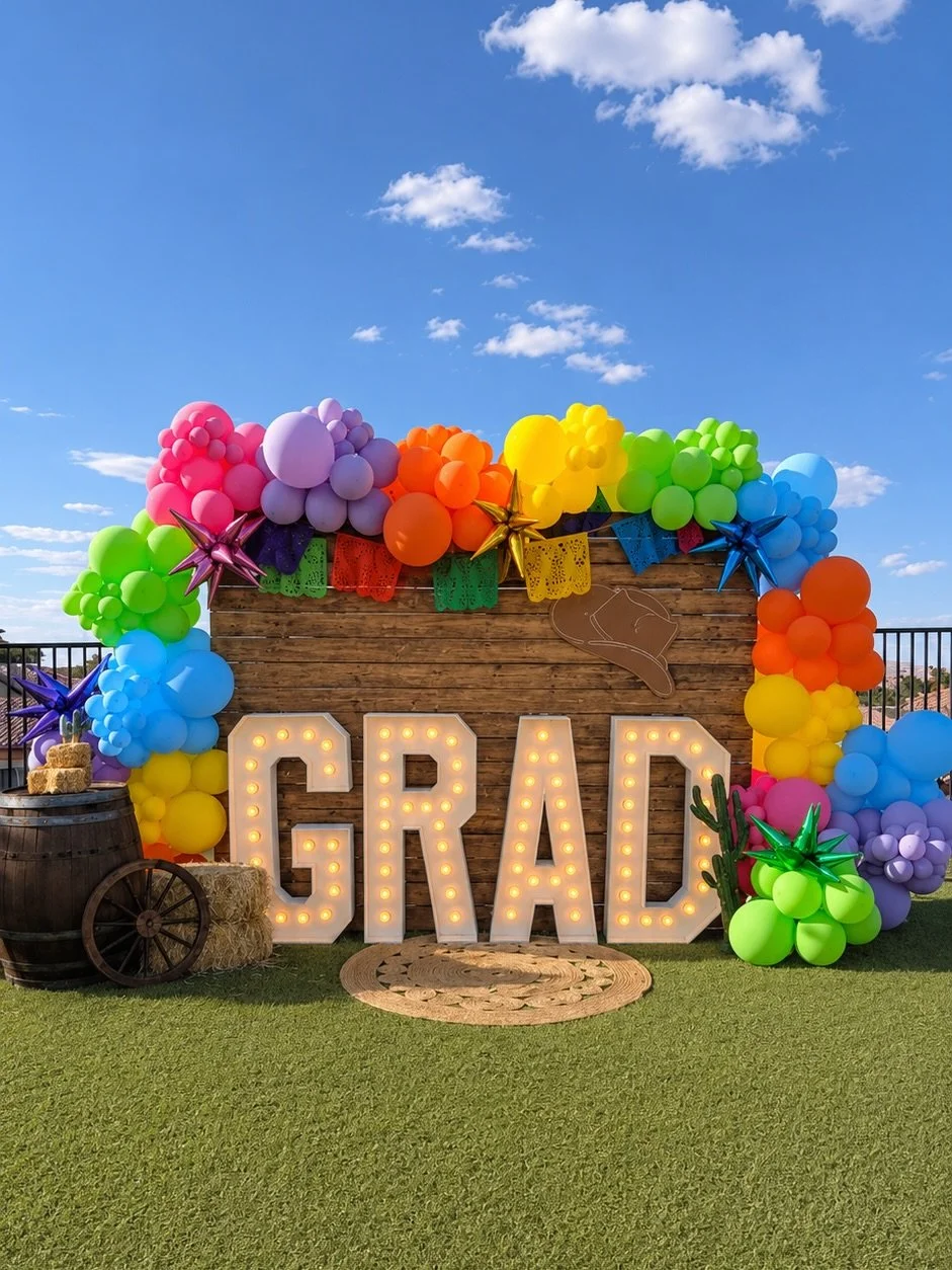 Client POV : it&rsquo;s a graduation - cowboy theme - but we also want our culture represented - OH and also its for my son AND my daughter so not too girly and not dark/boyish
US : GOT YOU ! 😉✨

Planning &amp; Decor : @marievent 
Craft Station : @l
