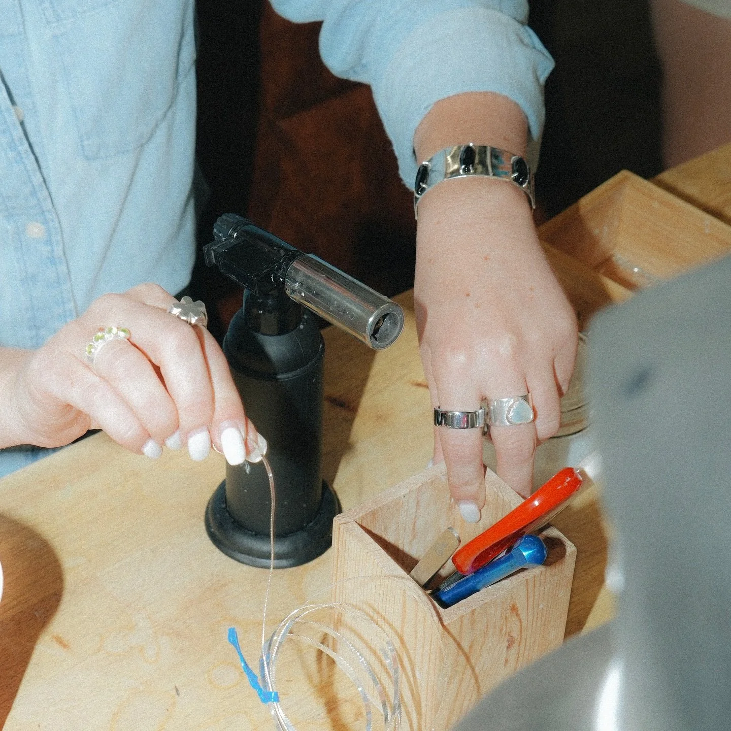 These hands could be yours 👋🔥 With the weather cooling down our jewelry making workshops are filling fast! book your class today and come create with us! #StrykerStudio