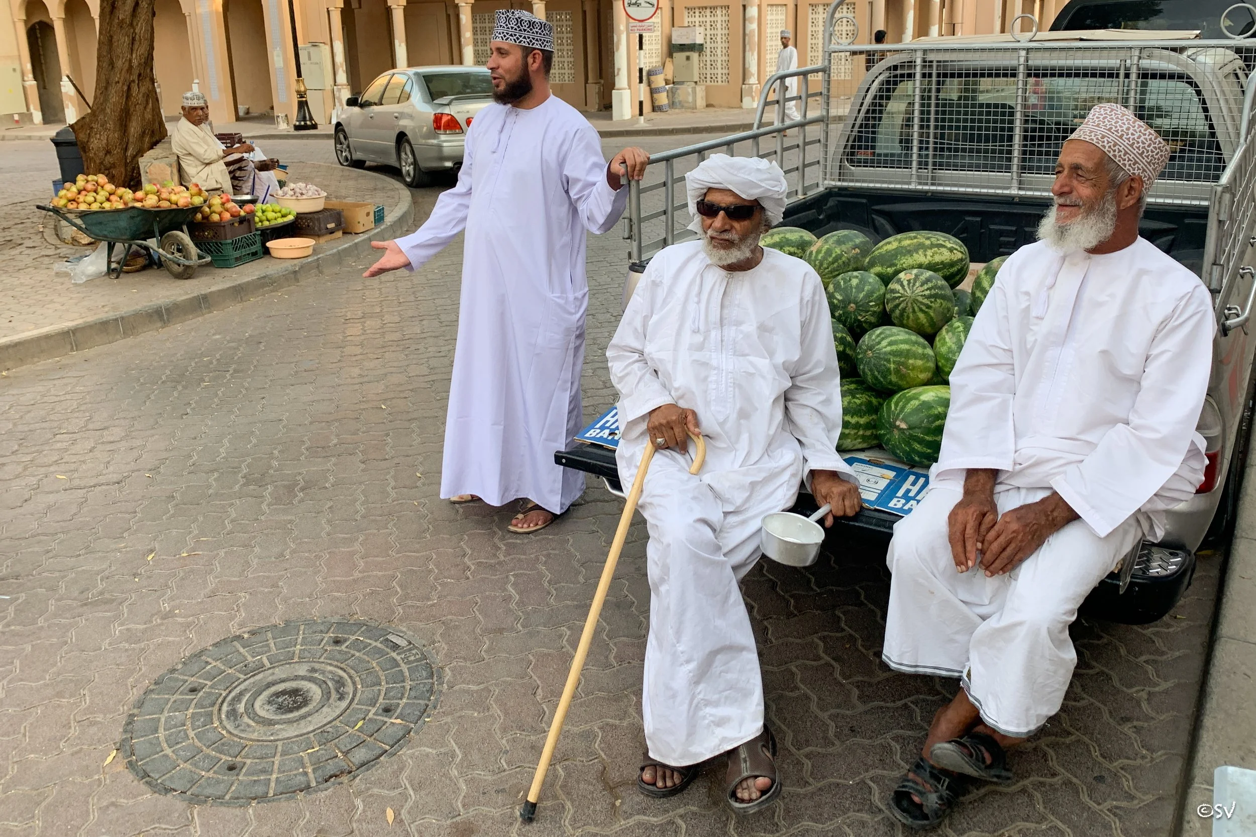 The usual evening catch-up. (Nizwa, Oman)