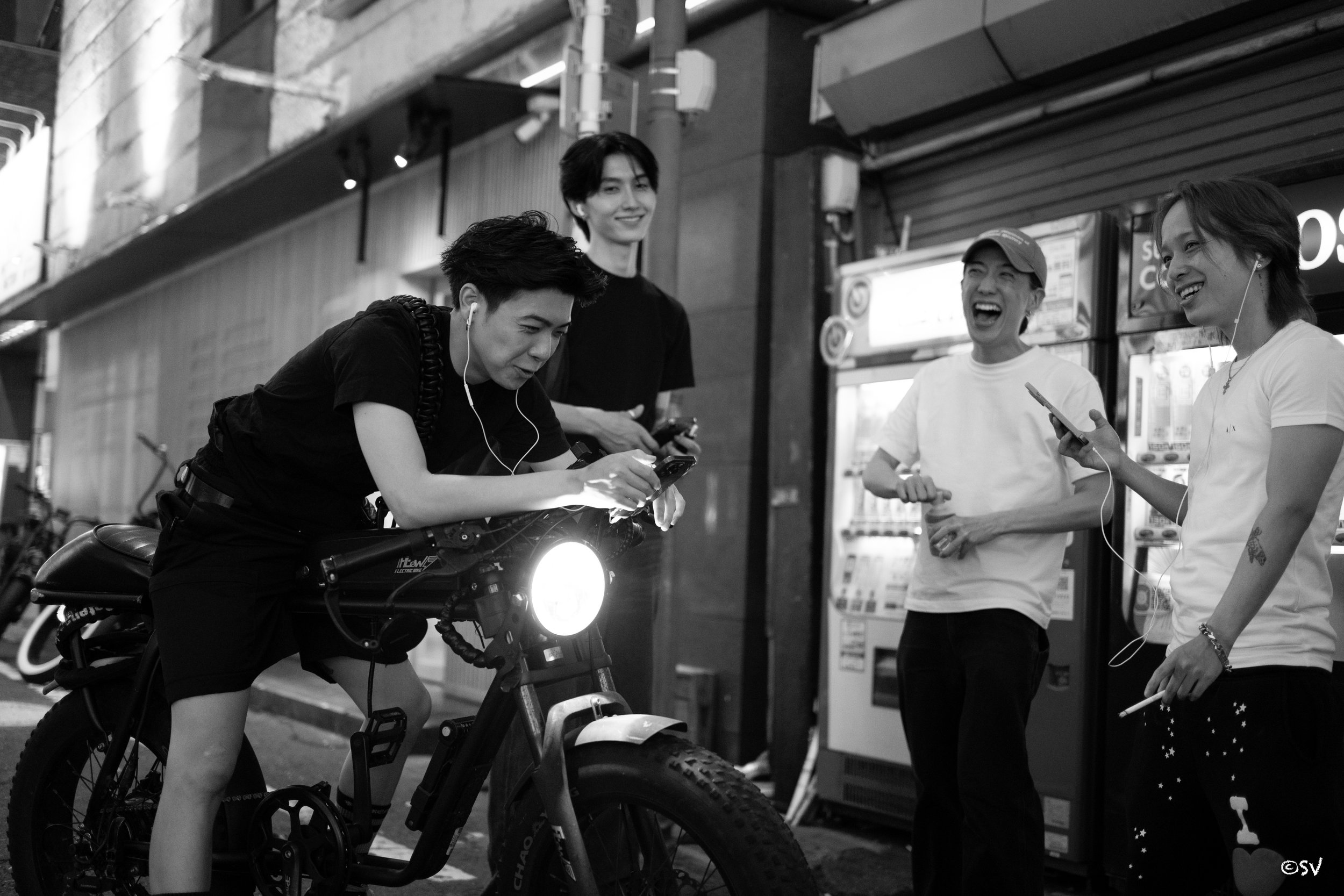 Being young and carefree. (Tokyo, Japan) 