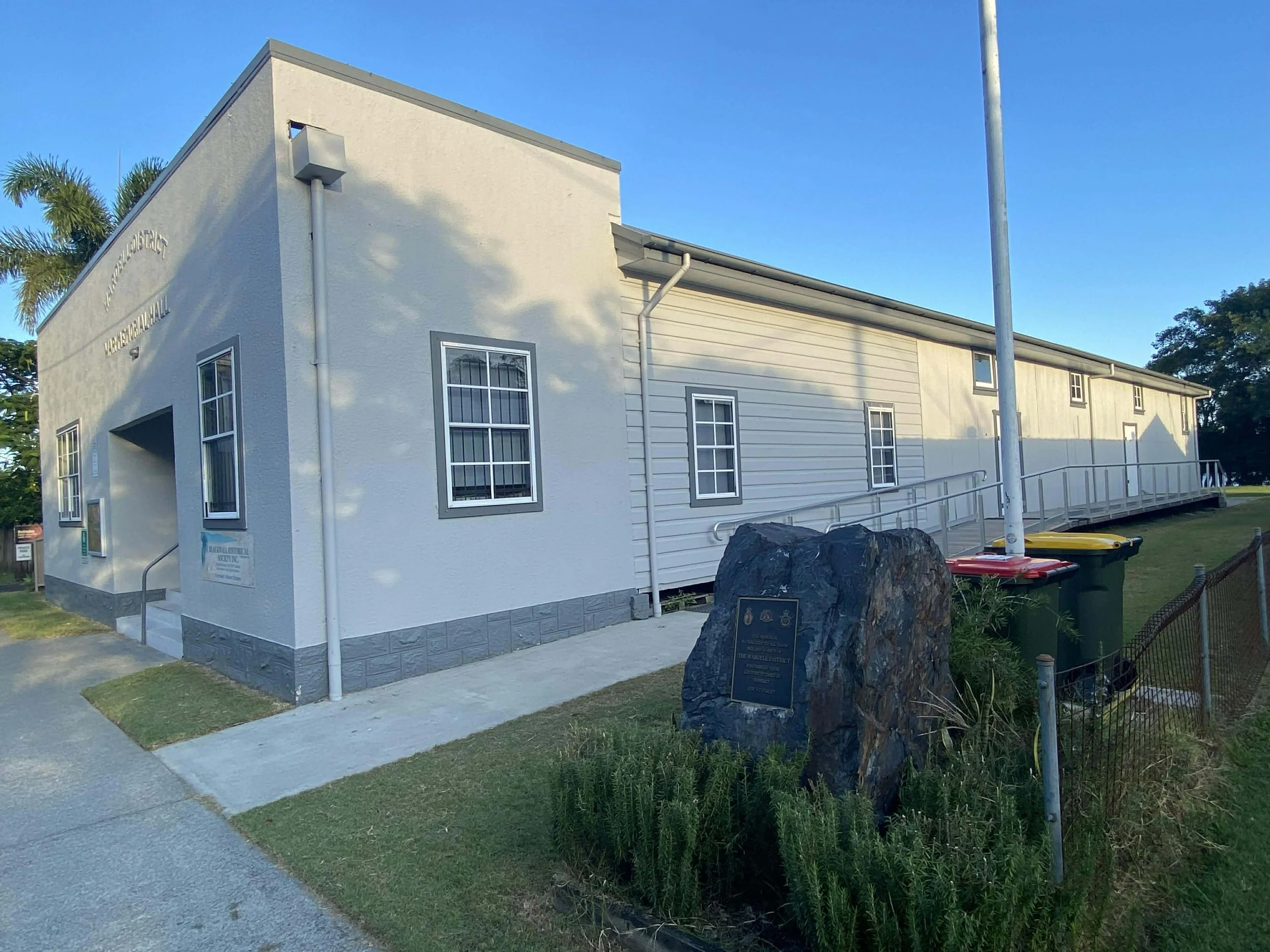 Wardell Memorial Hall and Cenotaph