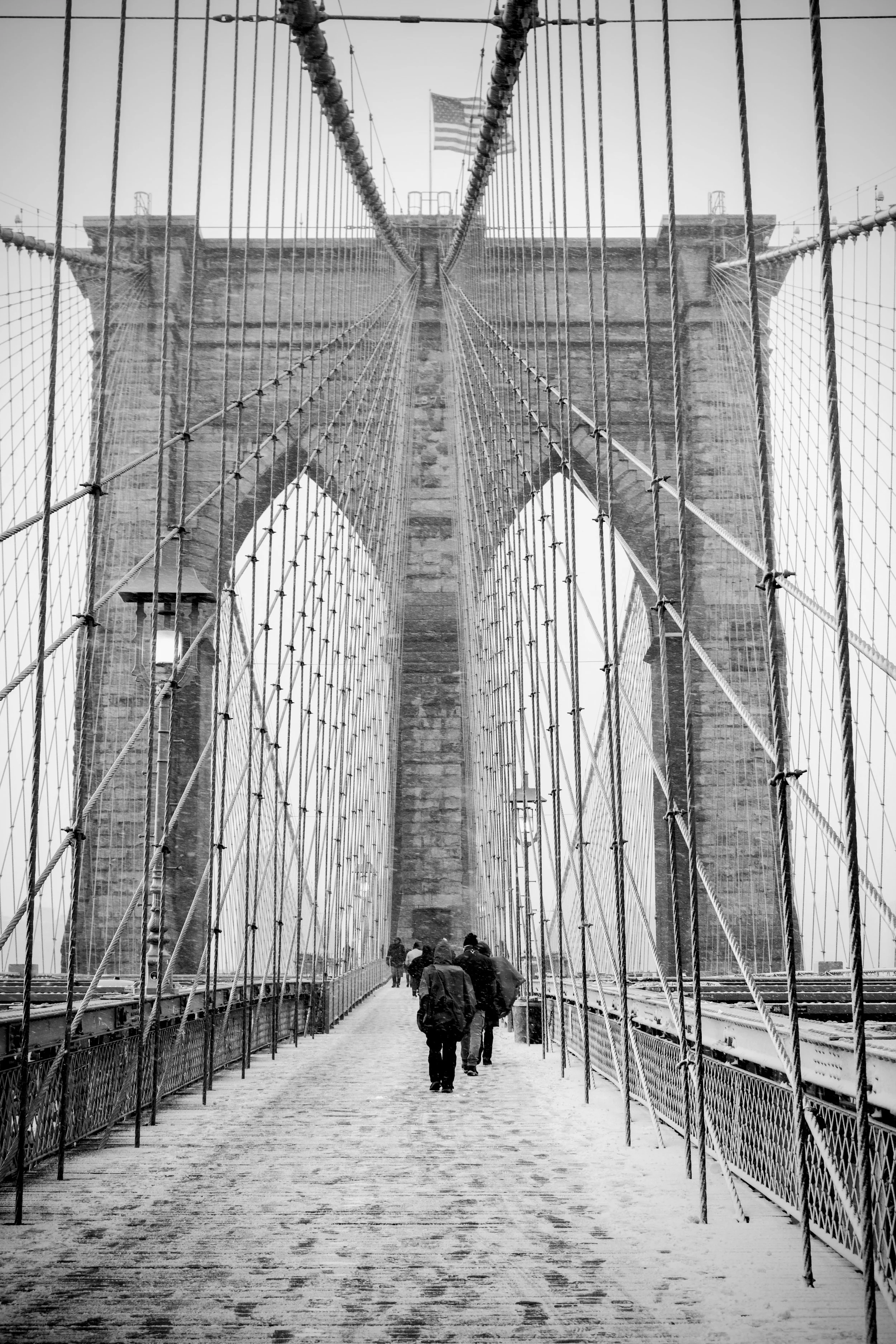 Brooklyn bridge during 2026 NYC snow storm