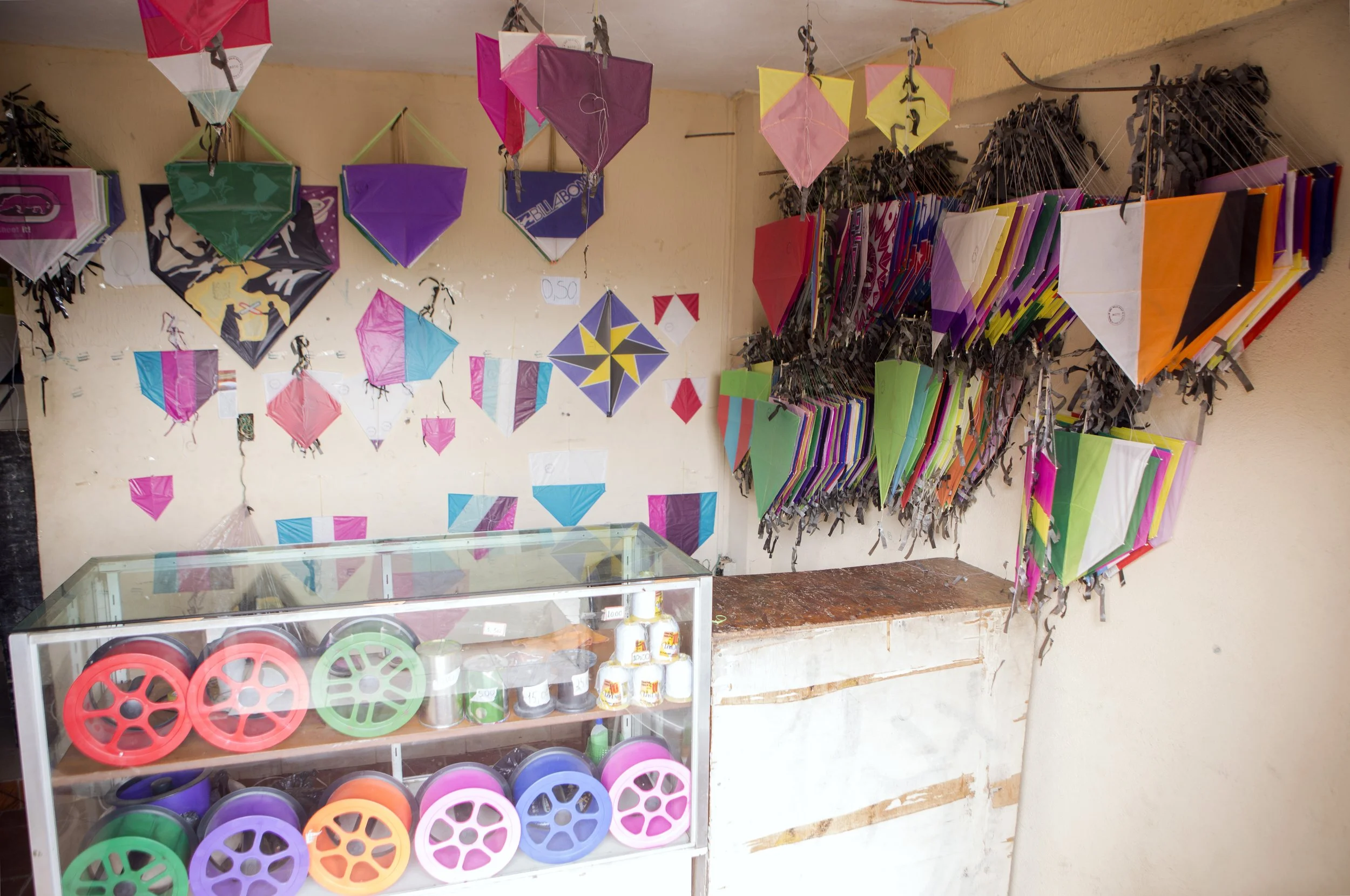 Pipa shop-Kite shop Complexo do Alemão 2013.jpg