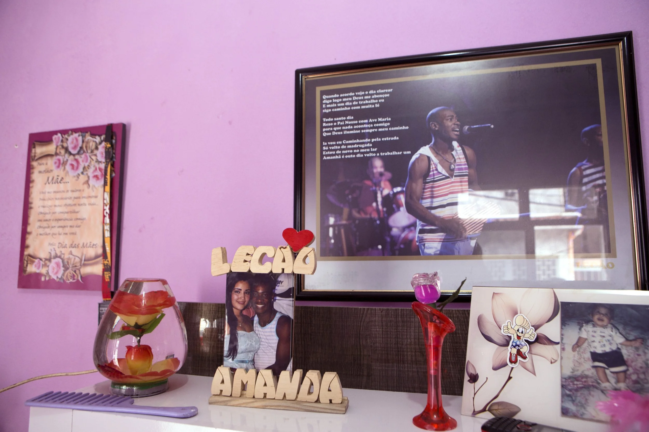 Lecao's Front Room, Vigário Geral 2013.jpg