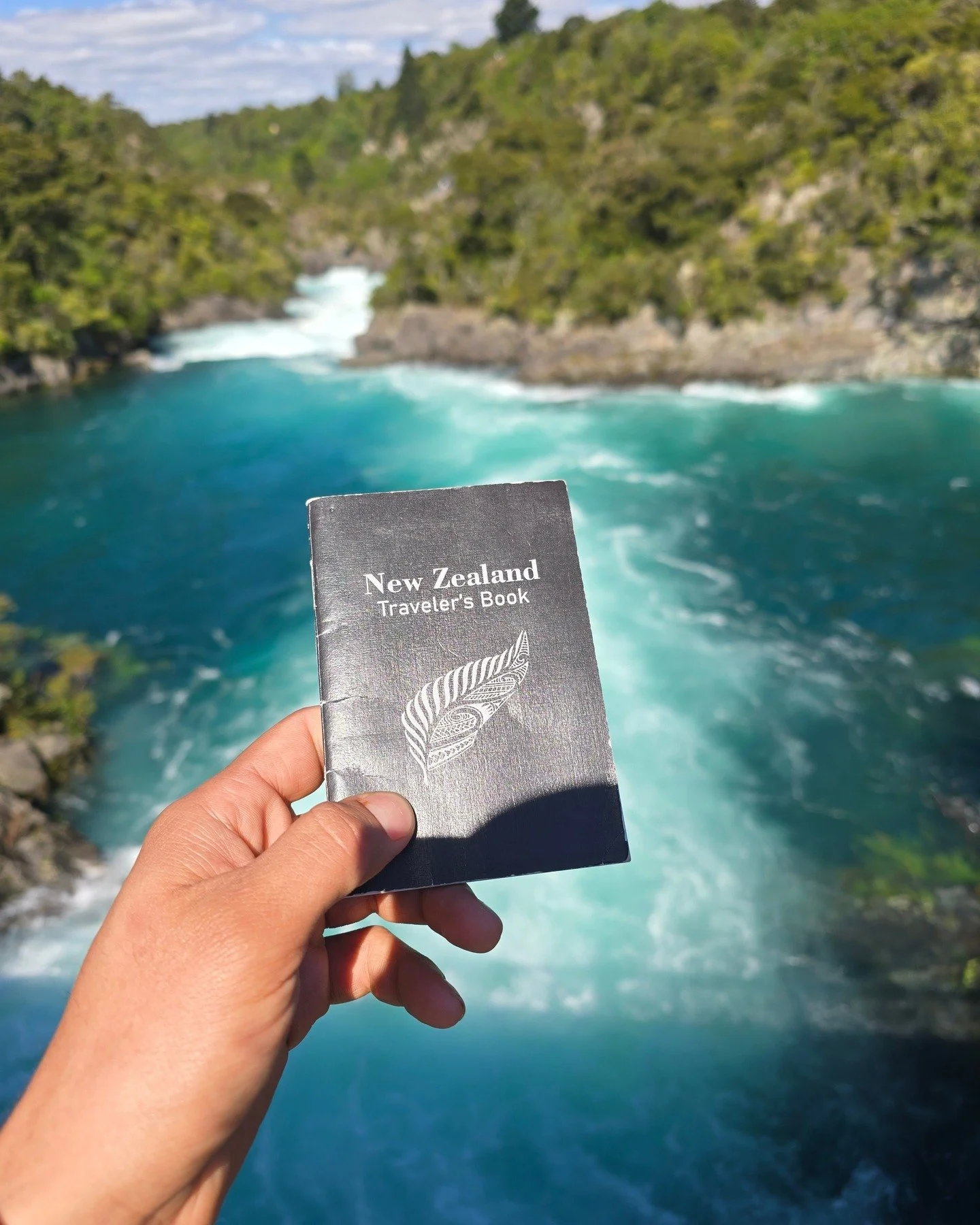 🌊 From Zero to Hero: The Magic of Aratiatia Rapids
If you&rsquo;re driving between Taupō and Rotorua, you might pass a quiet, rocky gorge and think nothing of it. But if you time it just right, you&rsquo;ll witness one of the coolest spectacles in t