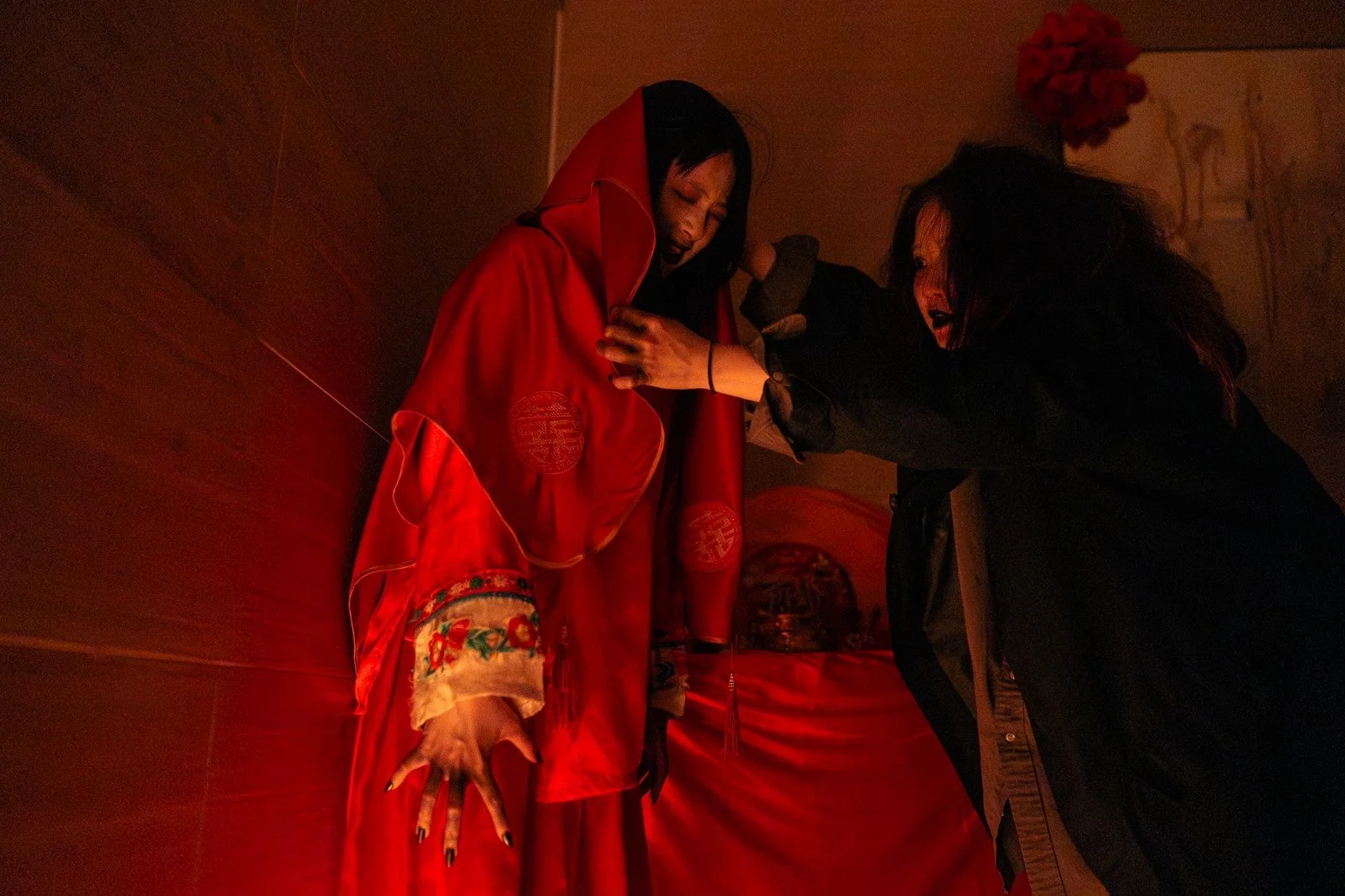 She's in the Third Stall 《她在第三隔间》 (2025)