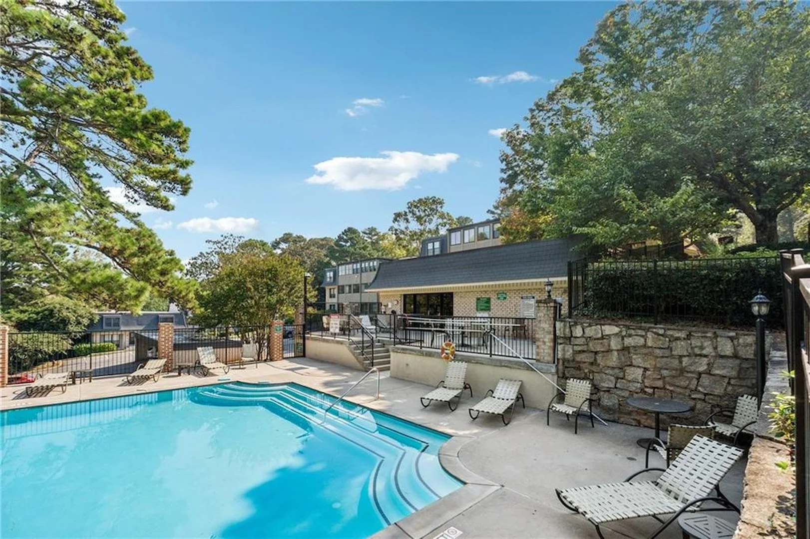 Cross Creek Pools and Clubhouse