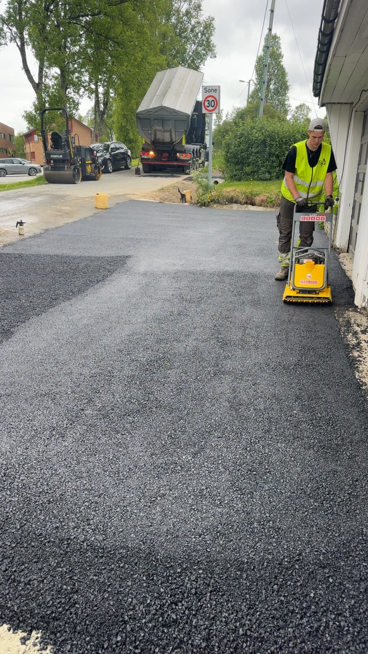 Legging av asfalt i oppkjørsel