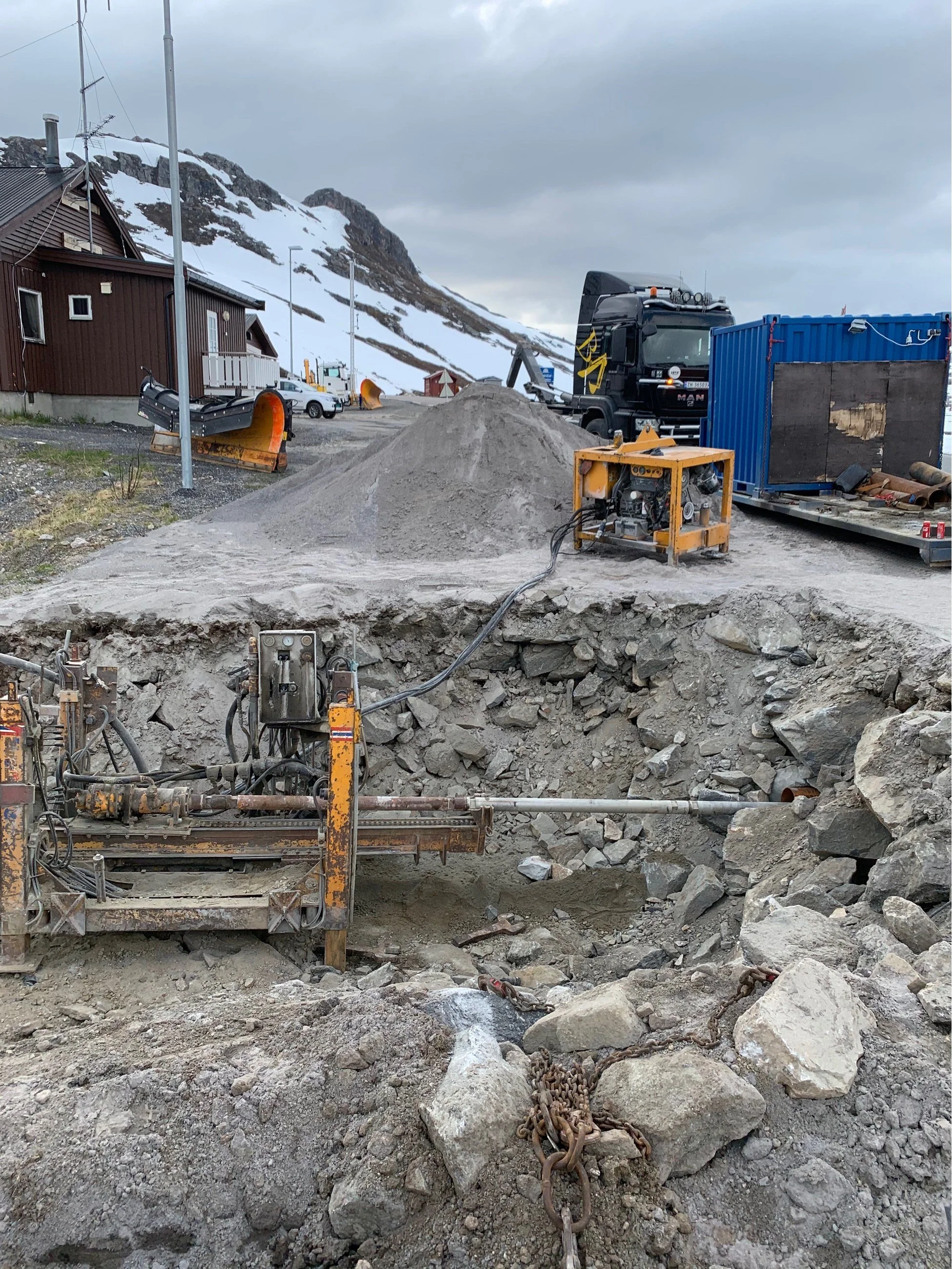 Boring i grove masser