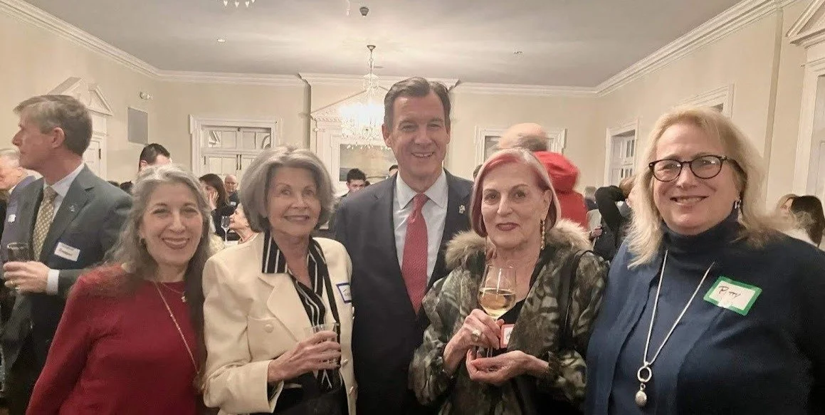 Great Neck Democratic Club supports our local, state and federal candidates.