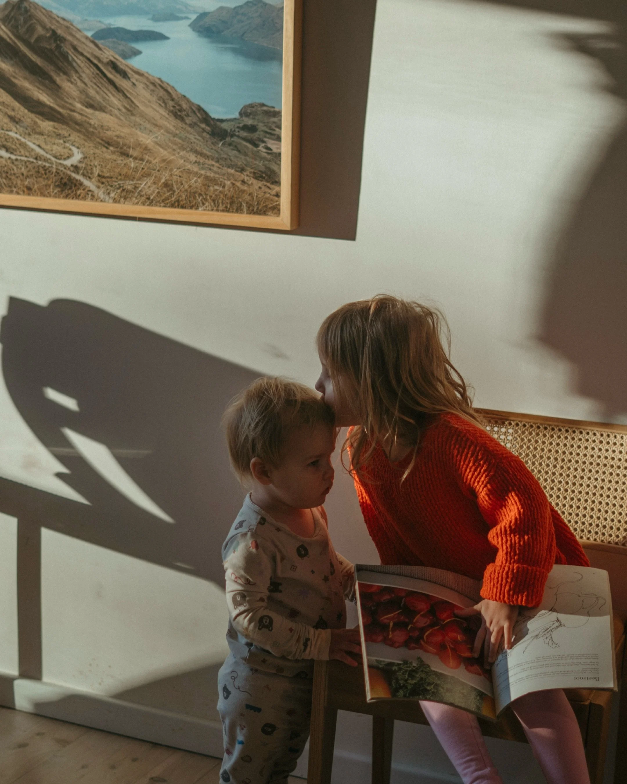 I&rsquo;m not the biggest fan of winter, but I am a fan of slow Saturday mornings. PJs on, the fire going, and nobody in a rush to be anywhere.

#slowmoments #family #winter #familyphotography #centralcoastphotographer