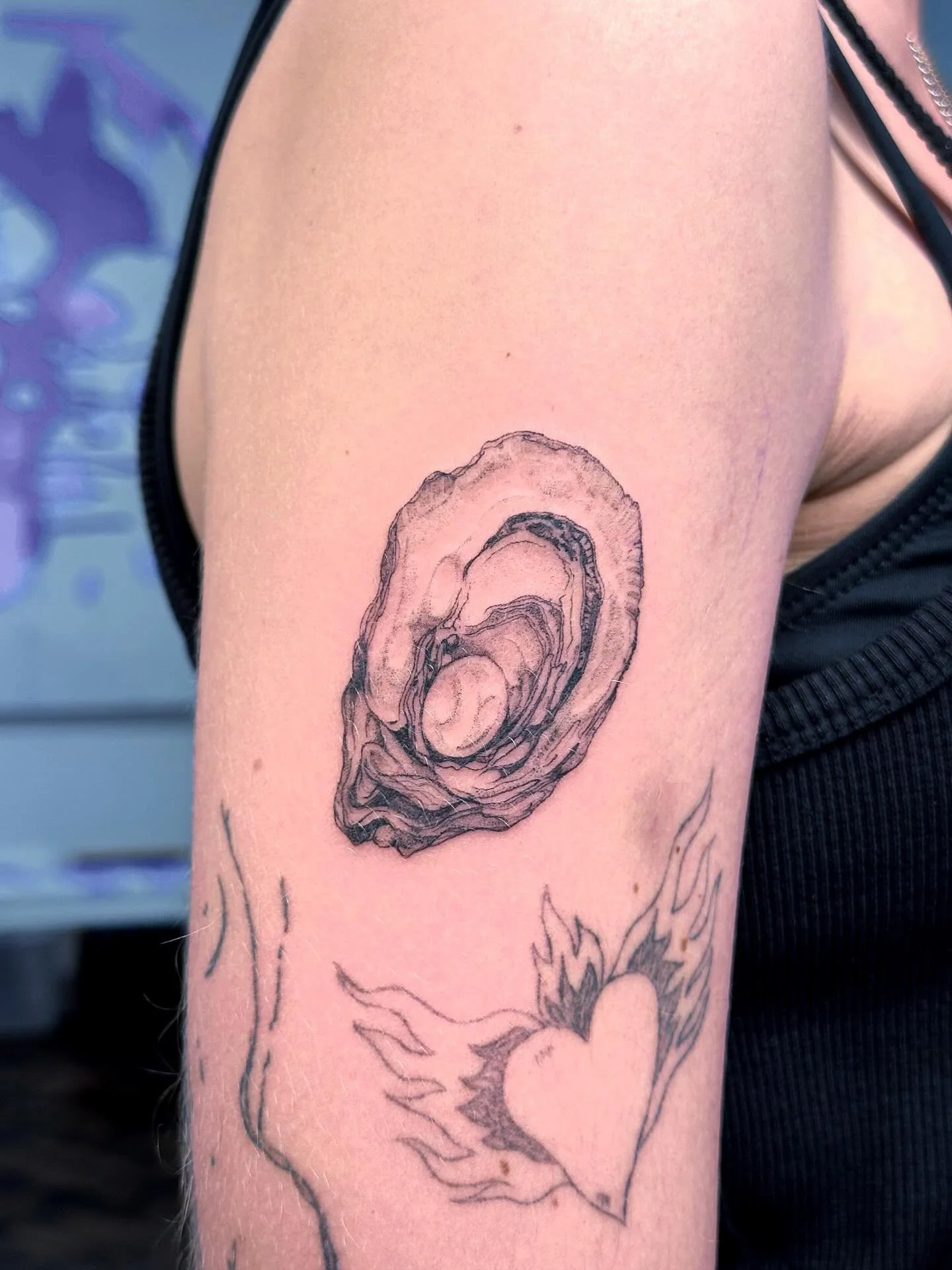Custom 🦪 from today, sitting pretty next to work by babetown @boyblume2