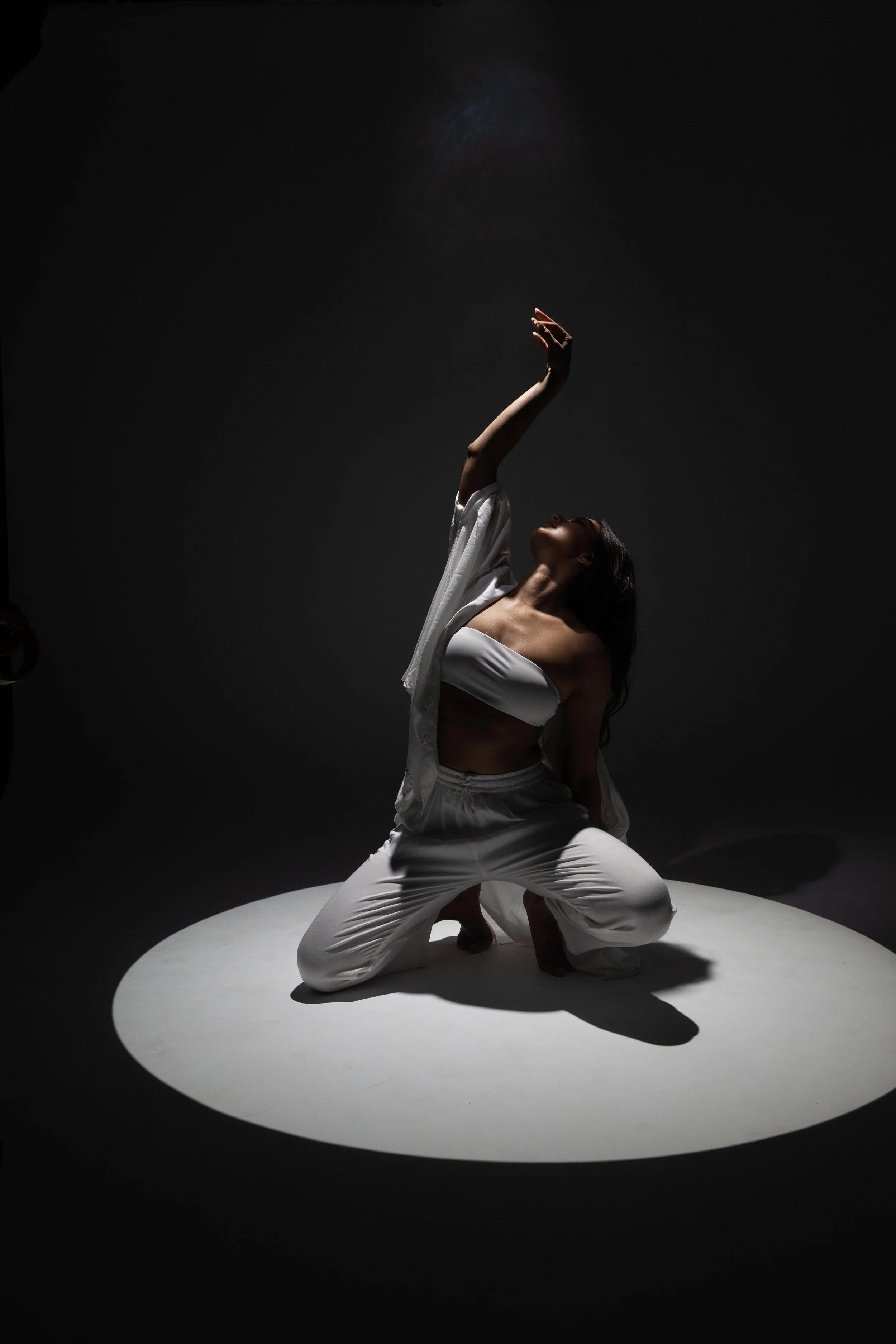 Saloni Saraf performing contemporary dance, photographed by Arjun Doshi
