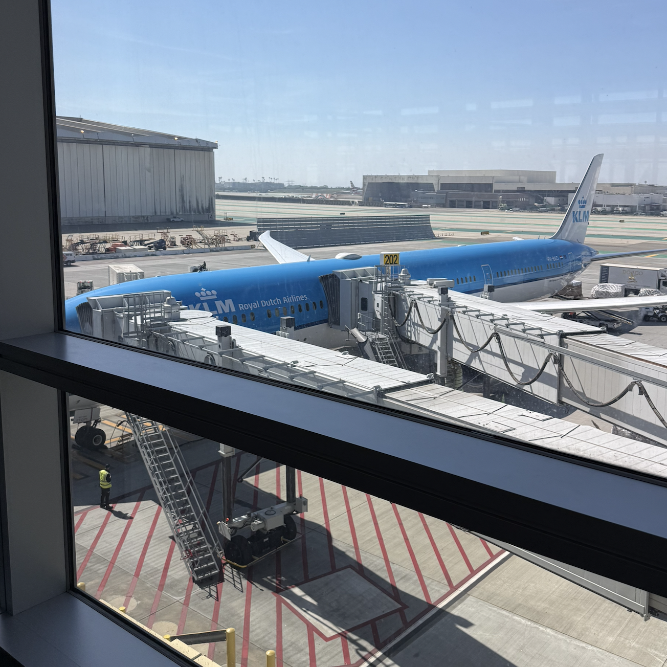 KLM’s New 787-10 Business Class to Los Angeles: Charming, Comfortable, and Very Dutch
