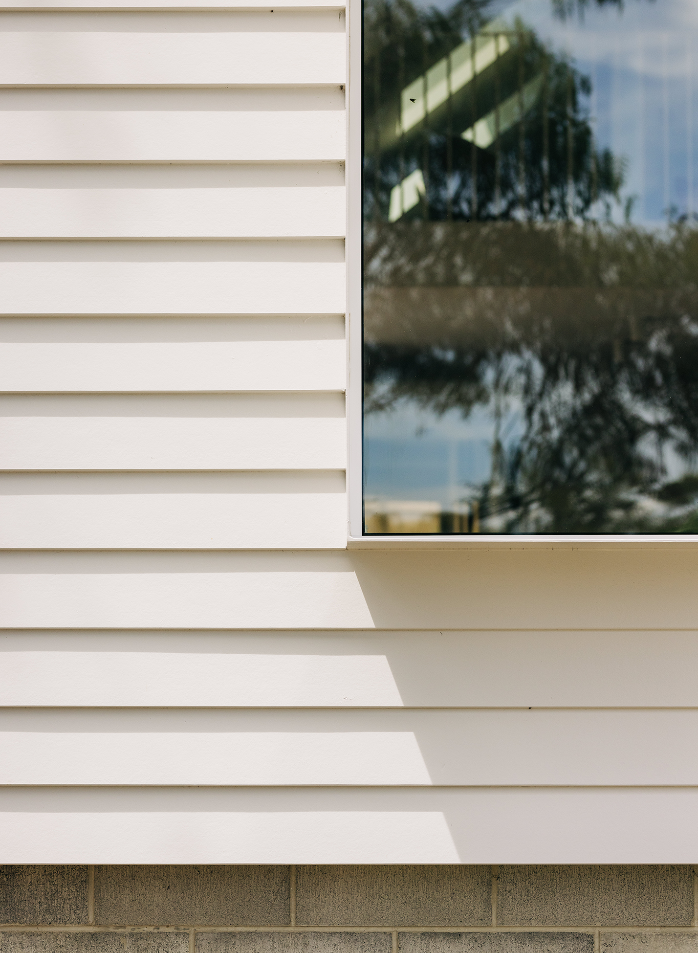linea-weatherboard-modern-TAS-bluffhouse-prestonlane-langfordprojects-adamgibsonphoto-jameshardie-19.webp