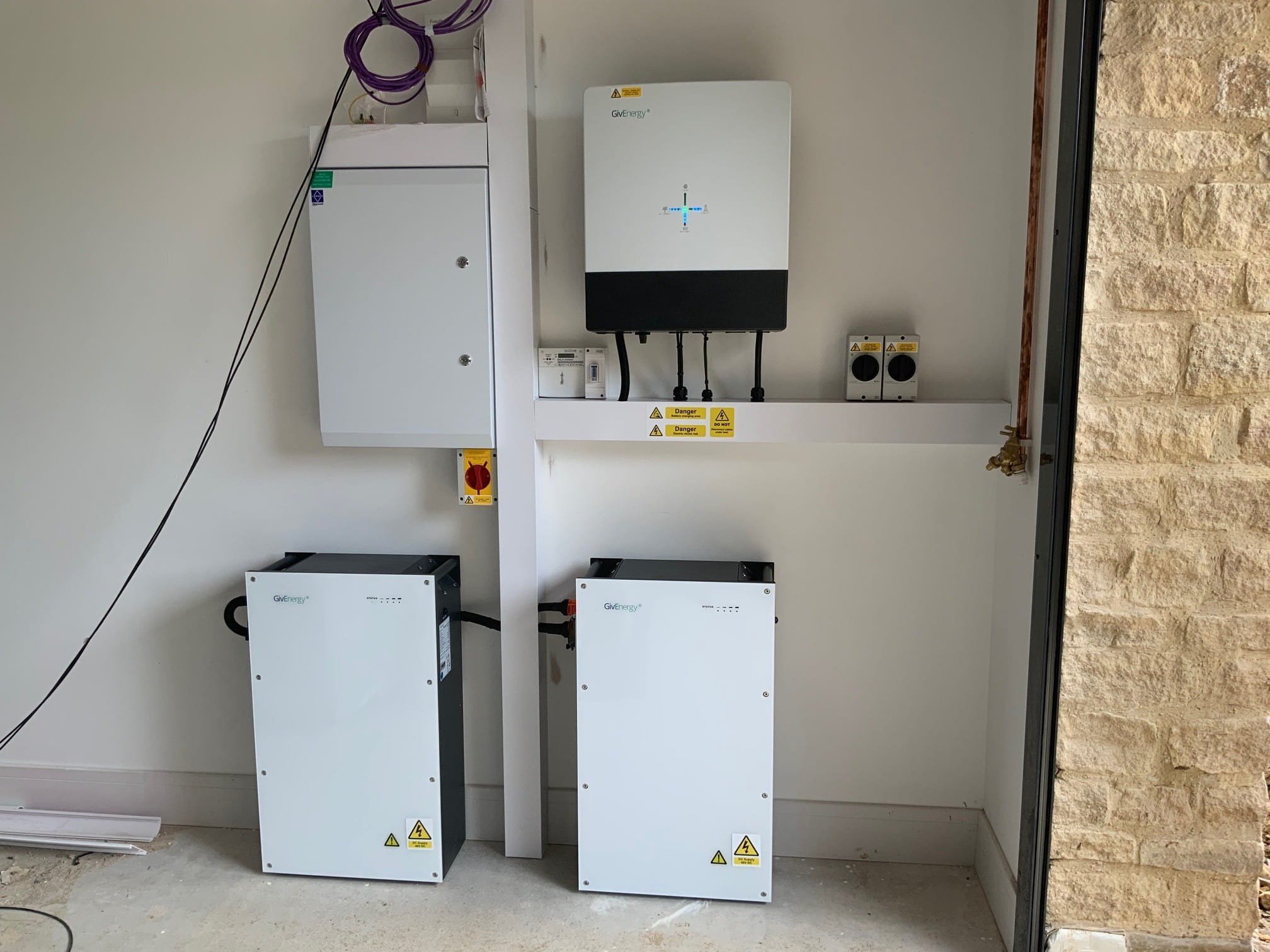 Solar Inverter Replacement Services: Upgrading Your PV System