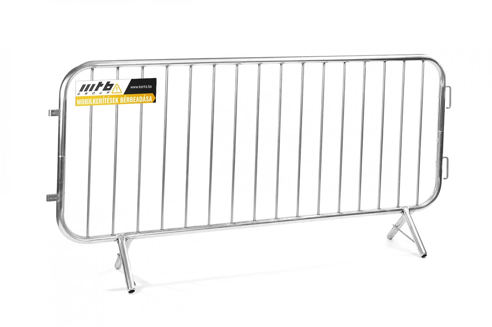 Mobil csőkordon elem, rajta fekete - sárga logozott matricával amin magyar felirattal "mobilkerítés bérbeadás" olvasható és a cég webcíme.