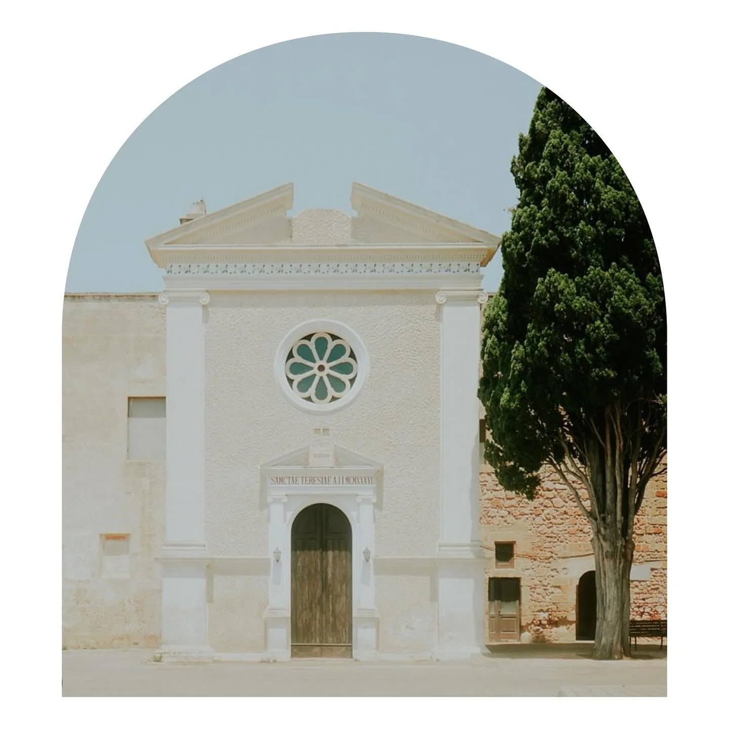 Off to view @vezzinichen pieces later at this deconsecrated monastery &hellip; in the @intrecci.intertwinings show 💫