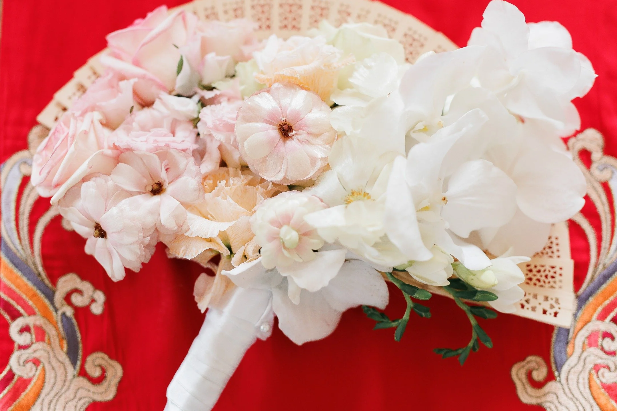 A celebration of love, culture, and new traditions. 🕊️

I find so much inspiration in the way different cultures celebrate union. 

Being a part of these ceremonies isn't just work; it&rsquo;s a privilege that expands my world.

This fan bouquet was