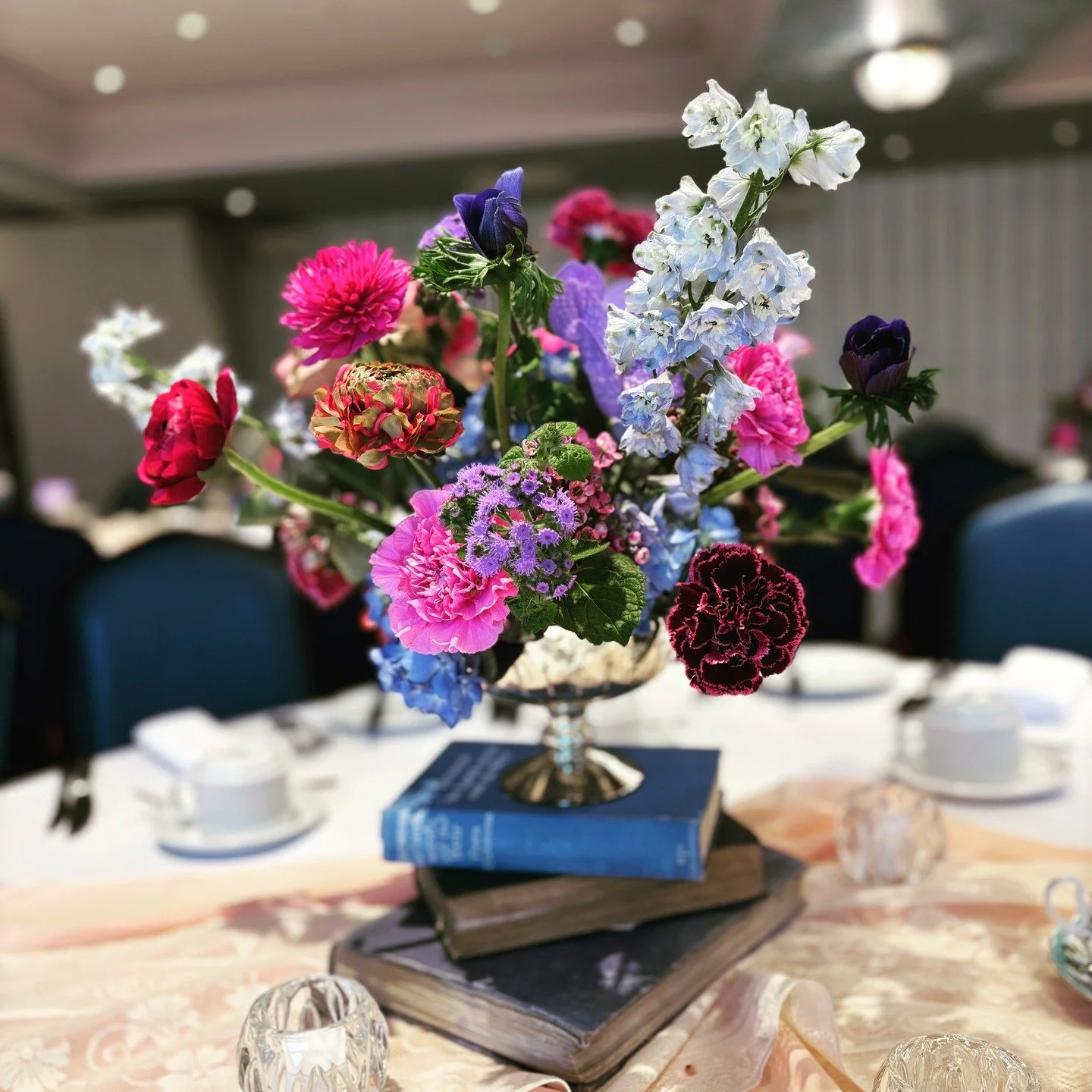 A Little Bridgerton Magic: Afternoon Tea Design at @graduatehotels Cambridge.

Absolutely adored designing these centrepieces for a stunning themed party at the @graduatehotels Cambridge!

Our floral vision drew inspiration straight from Bridgerton's
