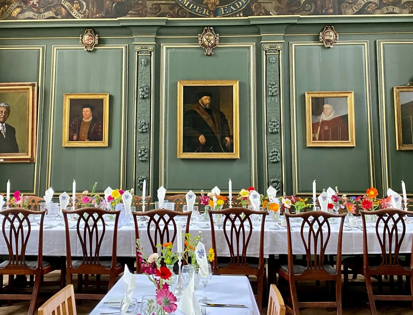 Intimacy in the Great Hall ✨

There is something truly magical about hosting an intimate celebration in a space as grand as a Cambridge University college hall.

To keep the atmosphere feeling personal and warm, we leaned into one of our favourite de