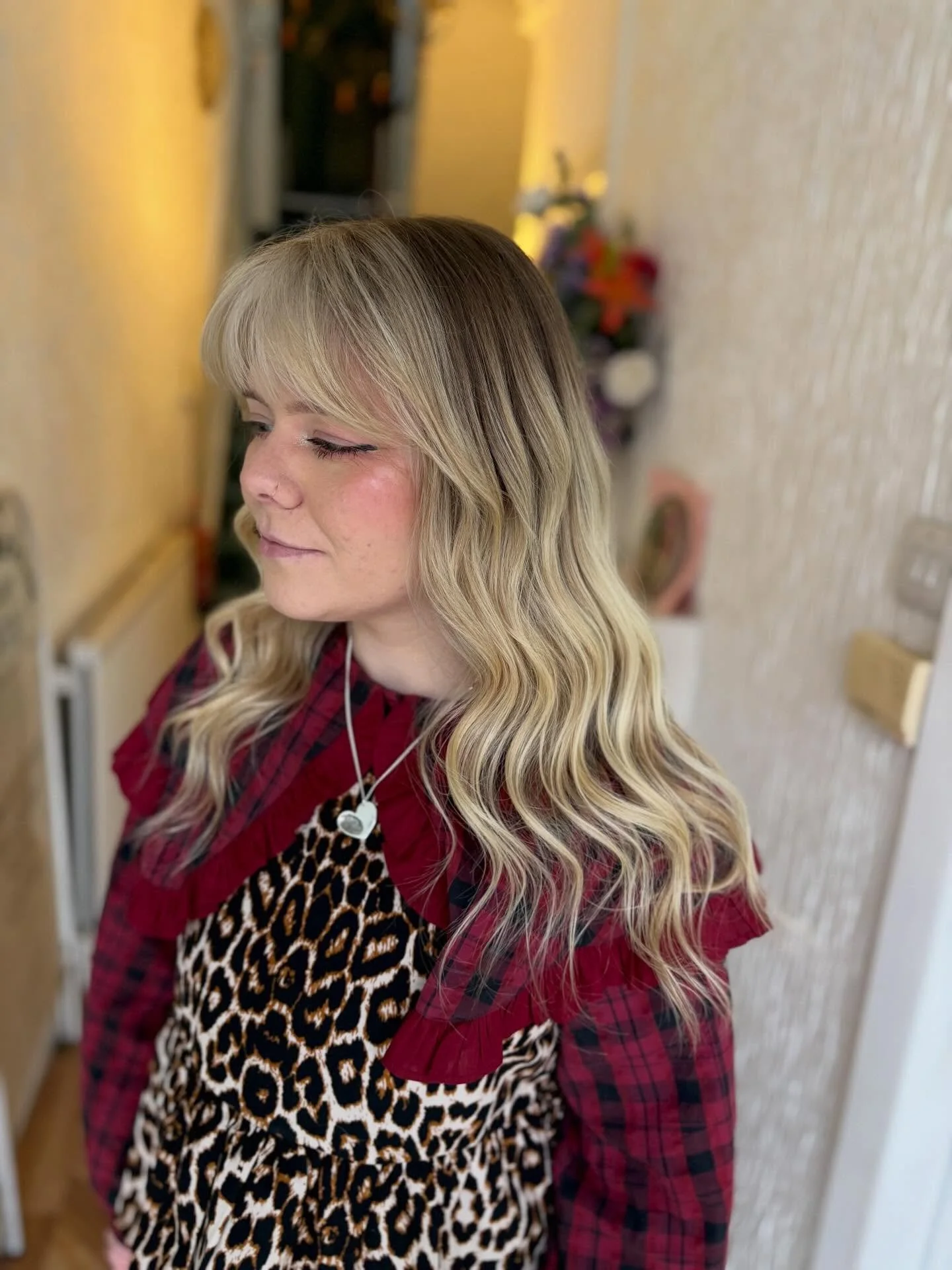 Bright and bold🤍🫶🏻

Bold money piece for our client today, giving the rest of her hair a rest whilst still keeping nice and bright! 

Hair by our stylist @ellarosaa_