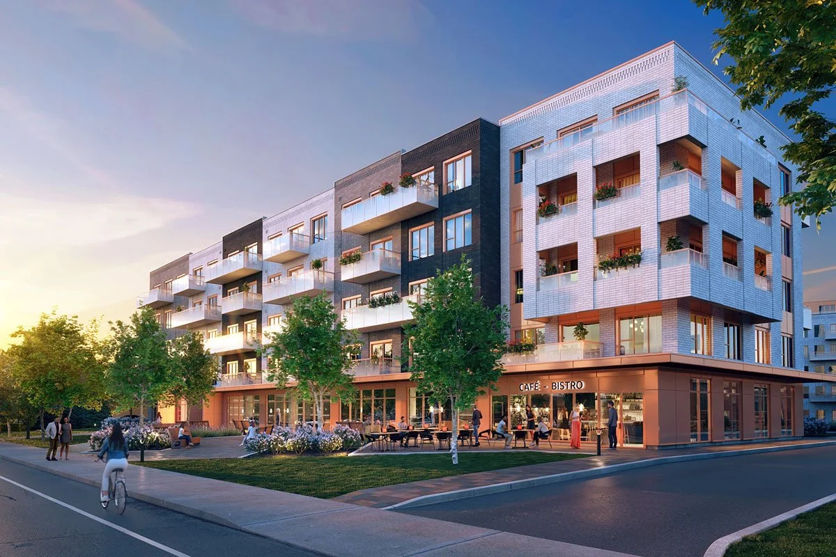 Immeuble résidentiel moderne avec des commerces au rez-de-chaussée, arbres et personnes dans un environnement urbain au coucher du soleil.