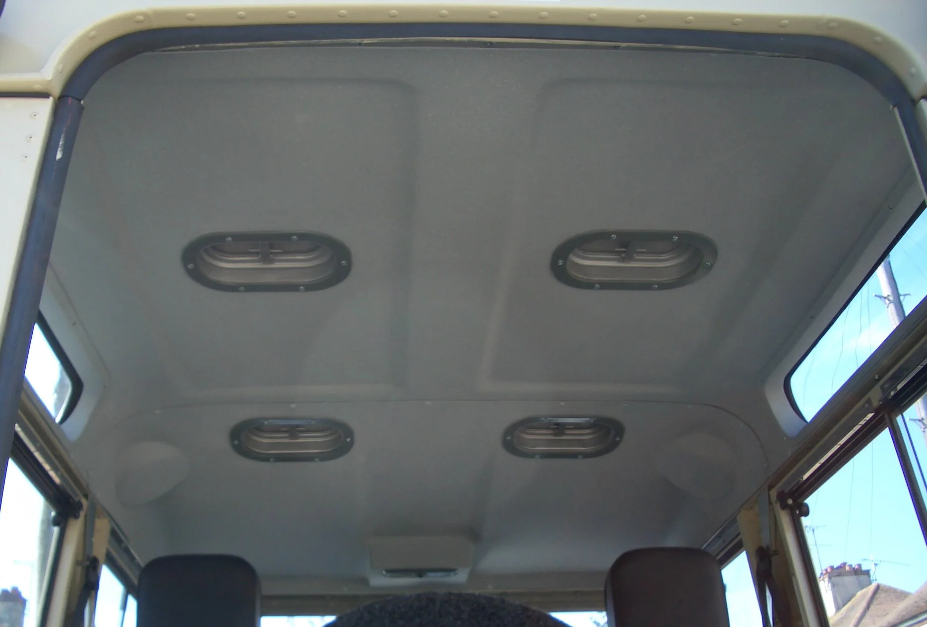 Series II, IIA, III (88") SWB STATION WAGON/SAFARI - Radio/Speaker Headlining + Alpines + Air Vent Trims