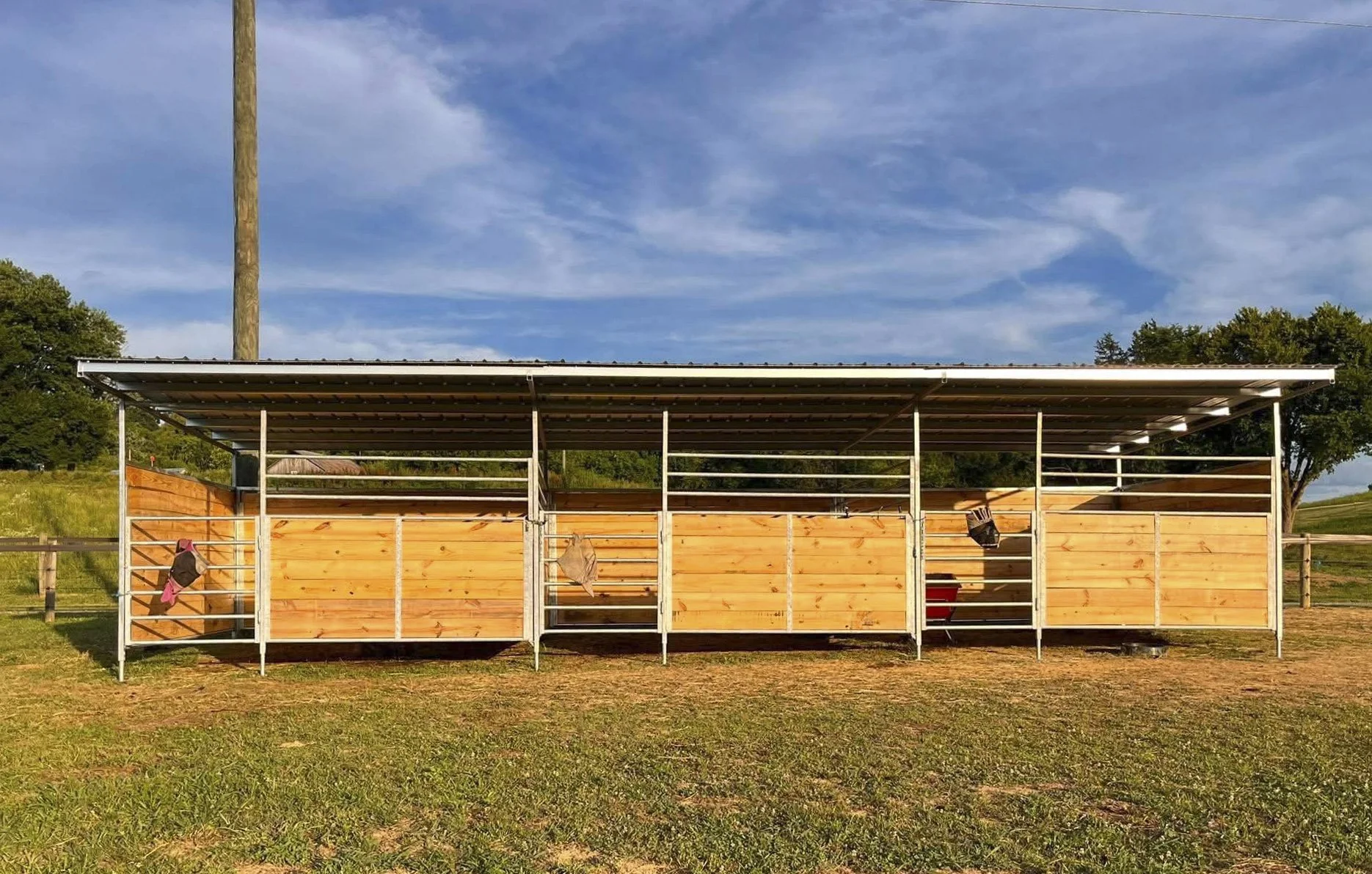 Stinger Stall Solutions Shed Row