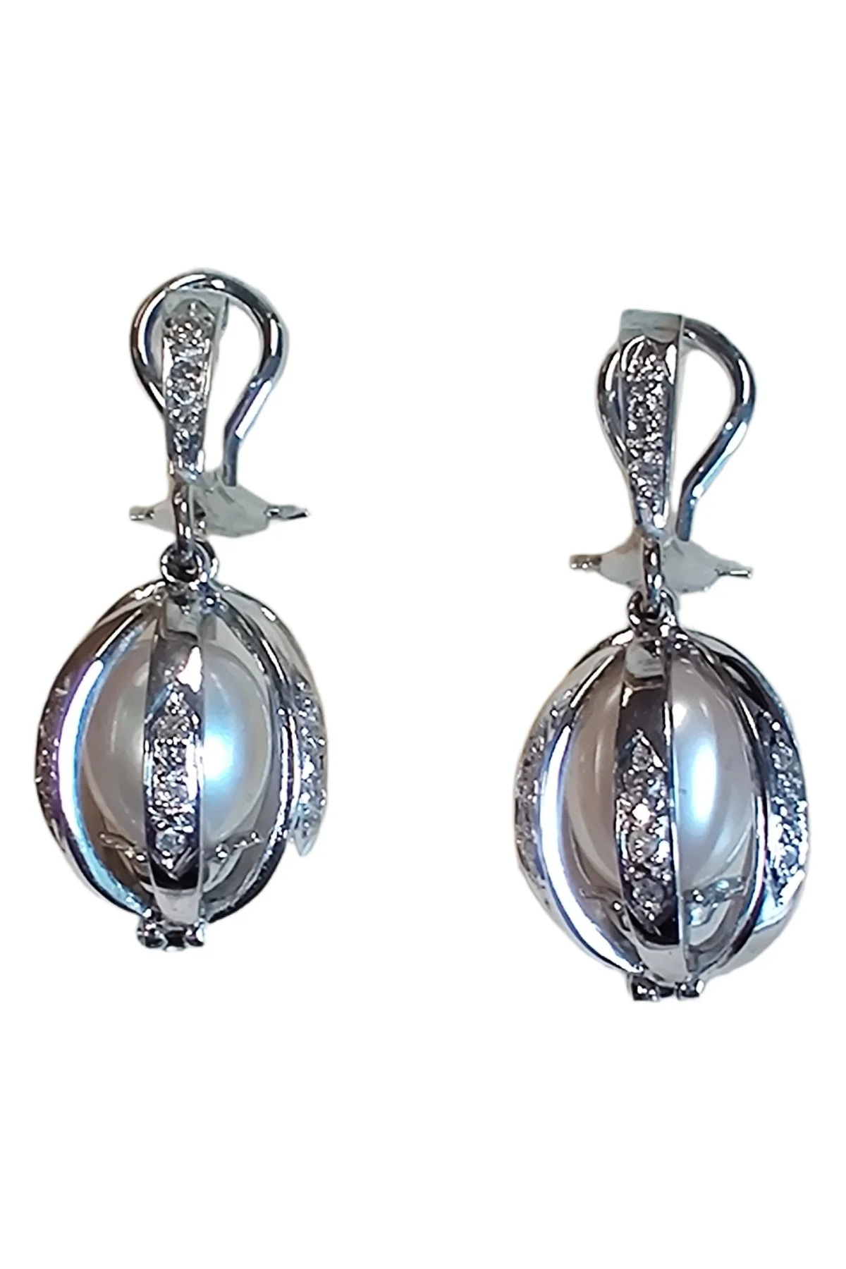 Encage Pearl Earrings White Gold by Theo Fabergé in pearls and 18-carat white gold.