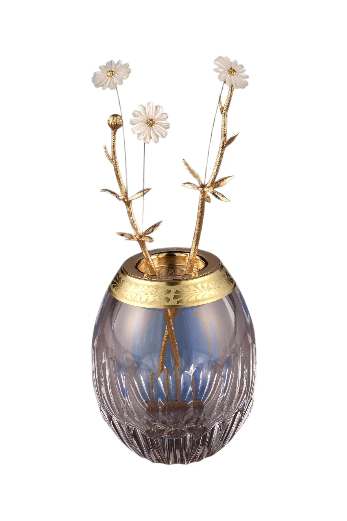 Tremblant Daisy egg creation by Theo Fabergé featuring delicate tremblant daisies with fine gold craftsmanship.