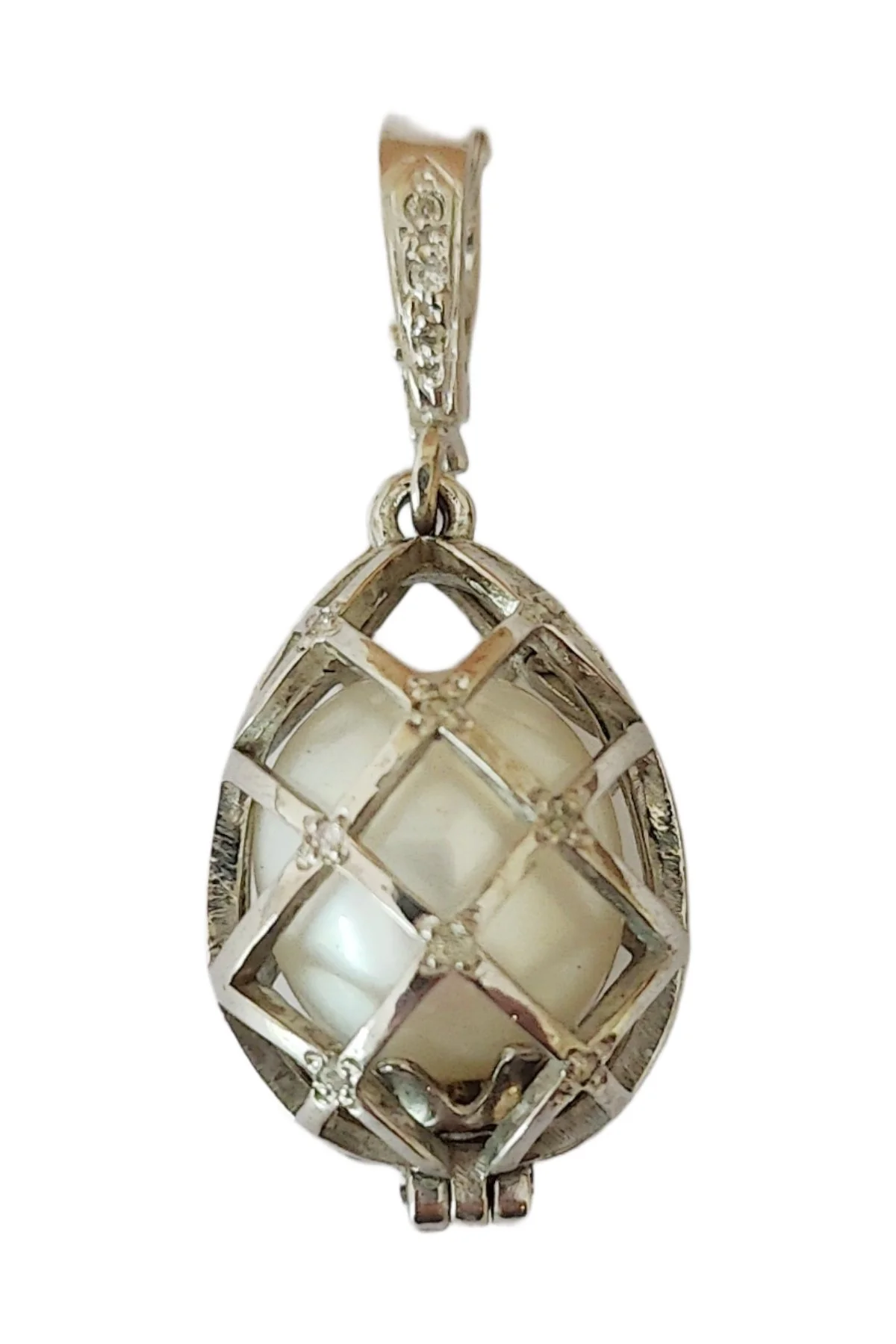 Lattice Pearl Pendant White Gold by Theo Fabergé in pearls and 18-carat white gold.