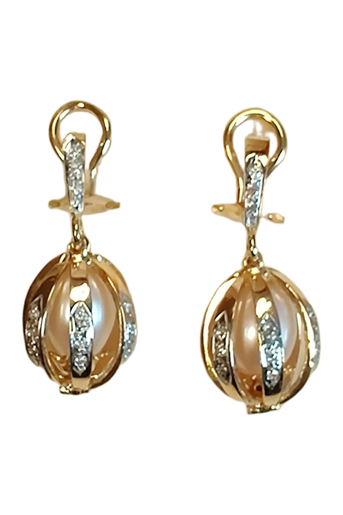 Encage Pearl Earrings Yellow Gold by Theo Fabergé in pearls and 18-carat yellow gold.