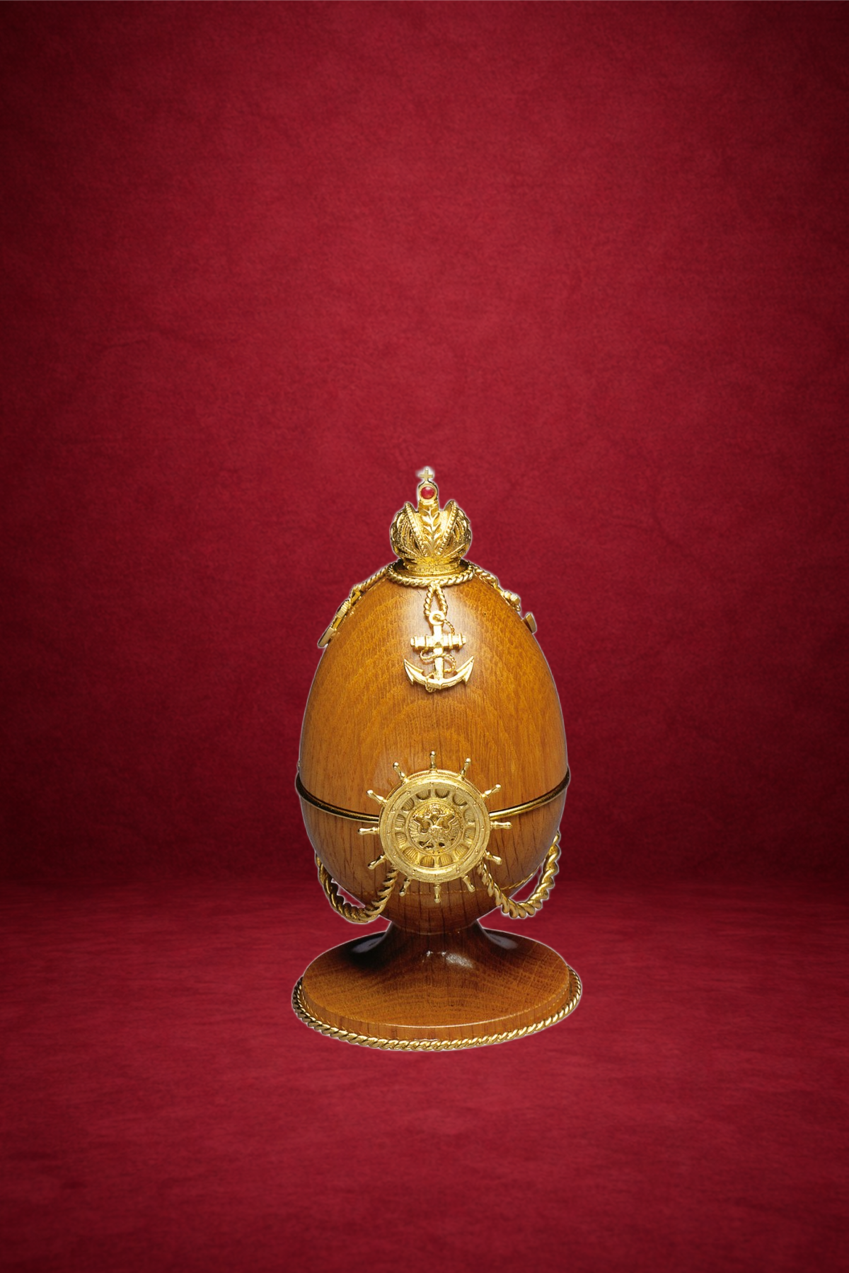 Shtandard Egg creation by Theo Fabergé inspired by honour and remembrance with enamel and gold decoration.