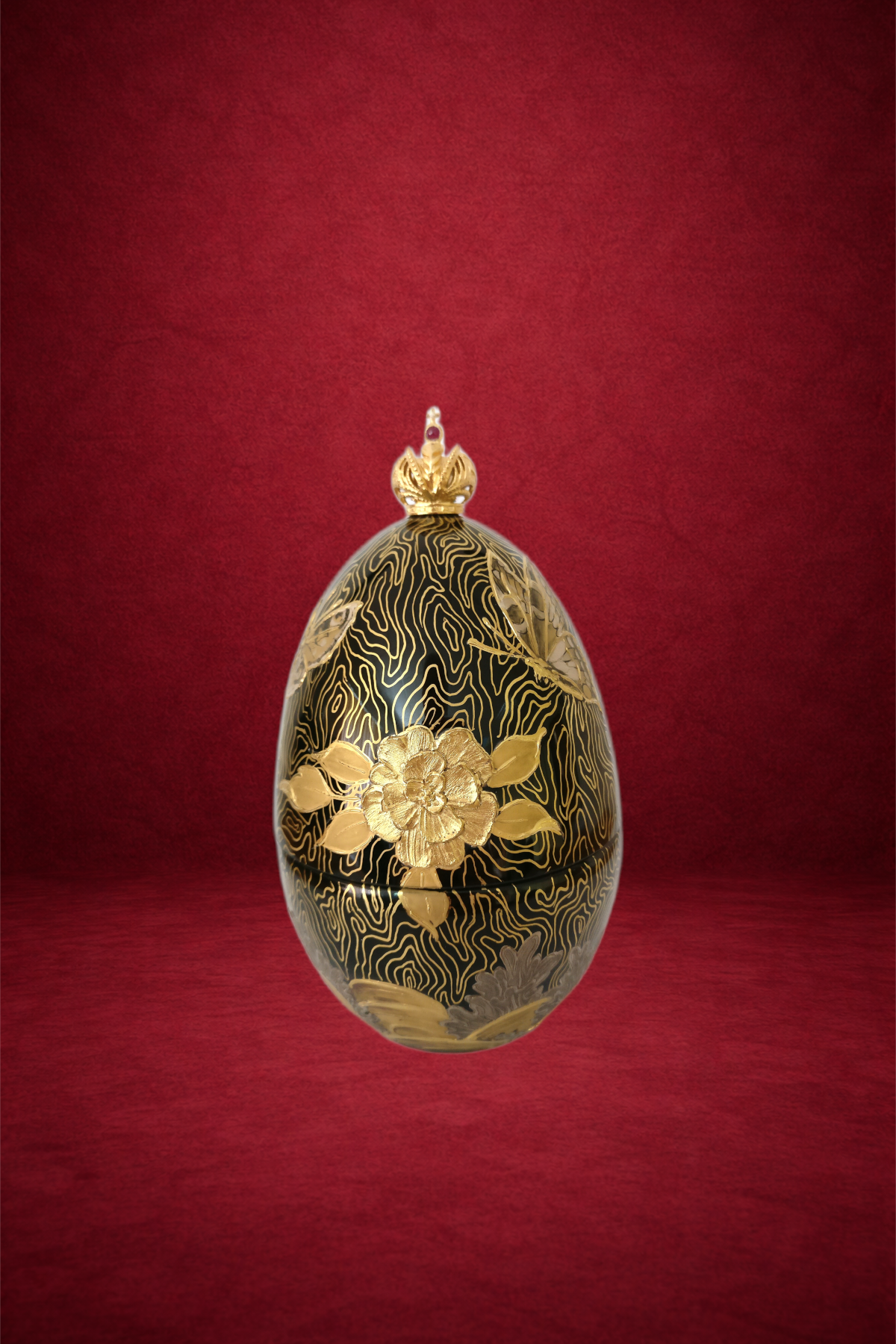 Ciselée egg creation by Theo Fabergé featuring intricate engraved metalwork and detailed gold craftsmanship.