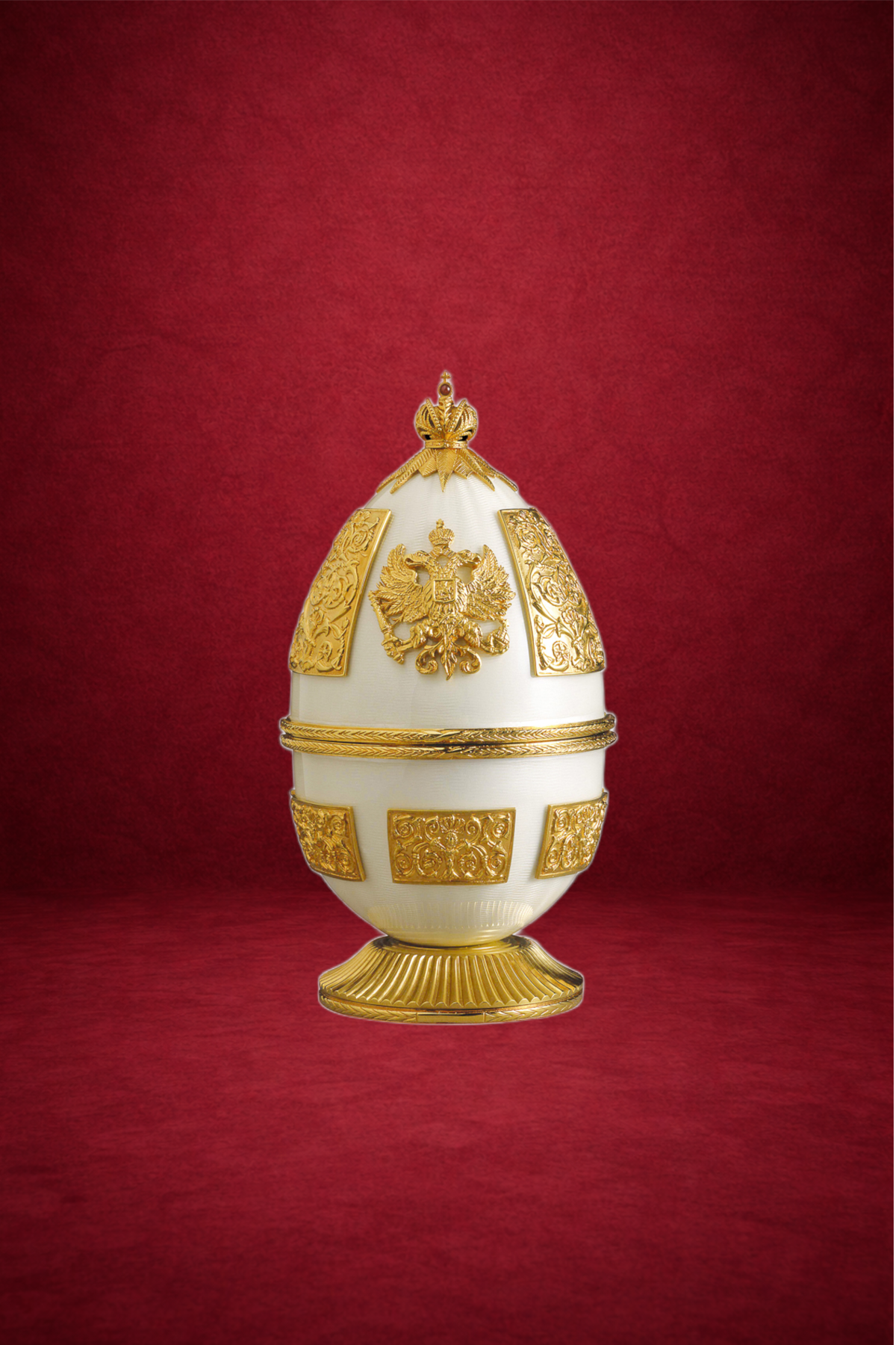 Mariinsky Egg creation by Theo Fabergé decorated with ornamental garland motifs in gold and enamel.