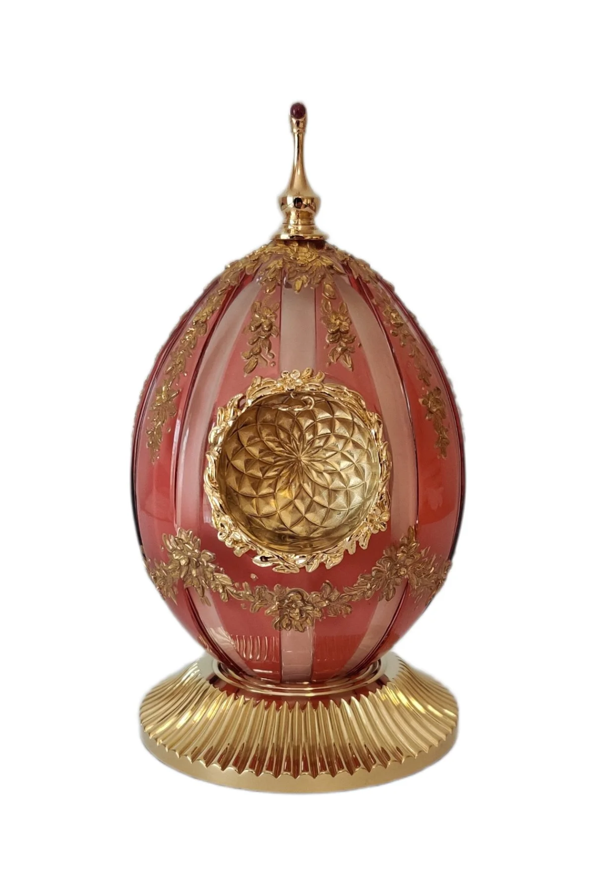 Garland egg creation by Theo Fabergé decorated with ornamental garland motifs in gold and enamel.
